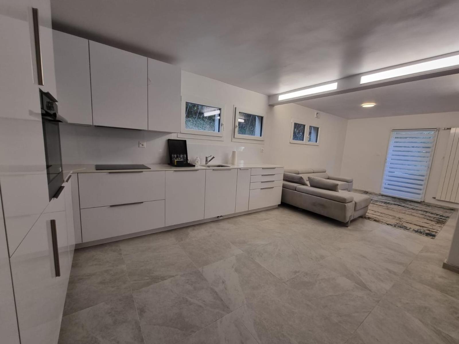 Charming Home Near Downtown Lausanne - Fully Equipped with Parking!
