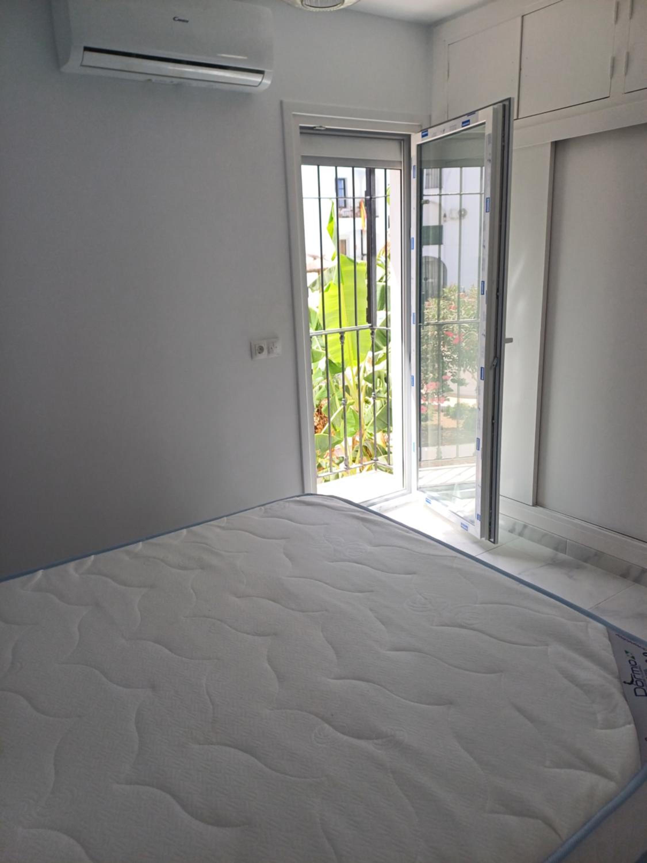 Beautiful Beachfront 2 BR Apt I Garage I 30 m to Beach I Swimming Pool I Fast Wifi