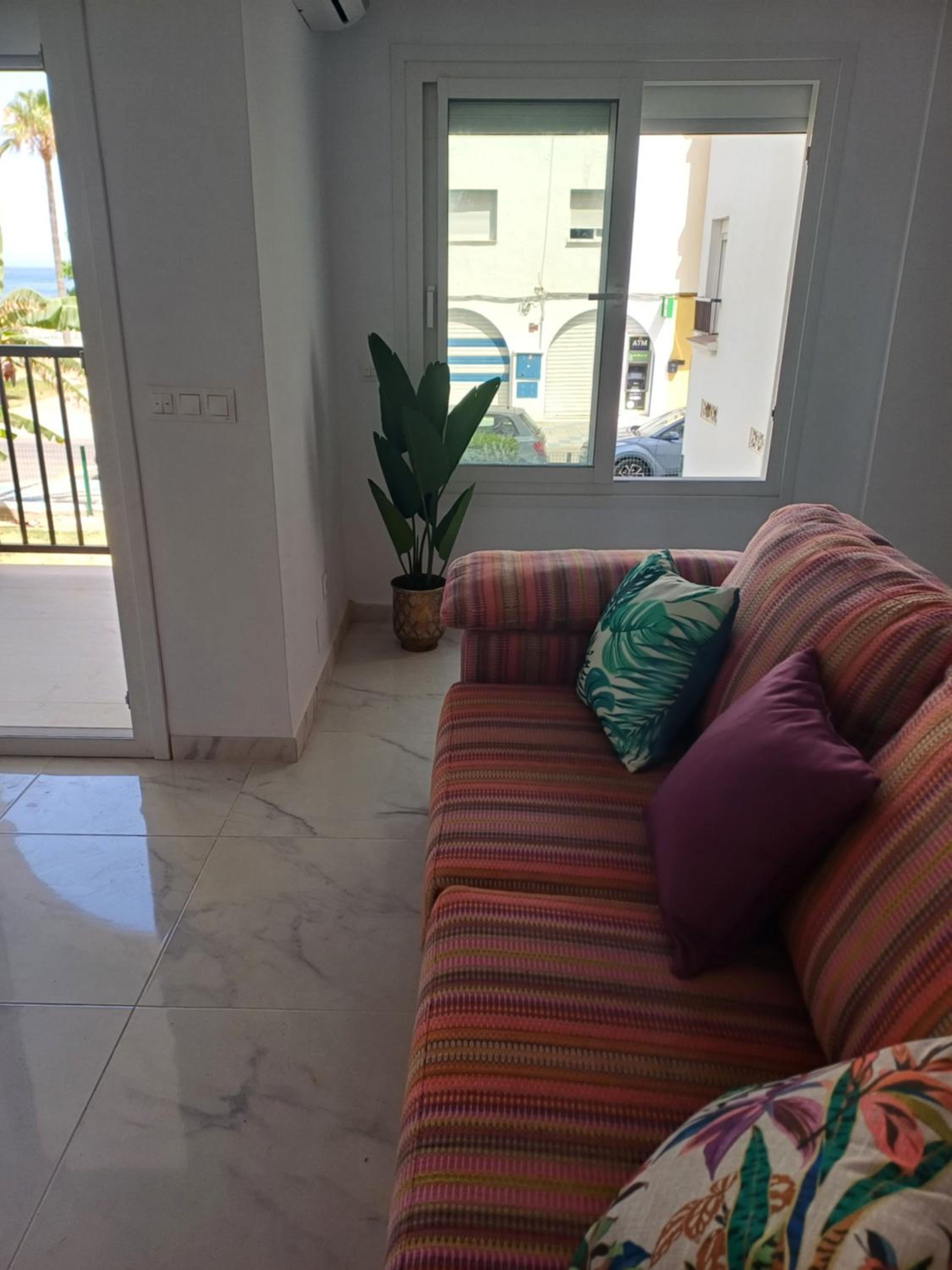 Beautiful Beachfront 2 BR Apt I Garage I 30 m to Beach I Swimming Pool I Fast Wifi
