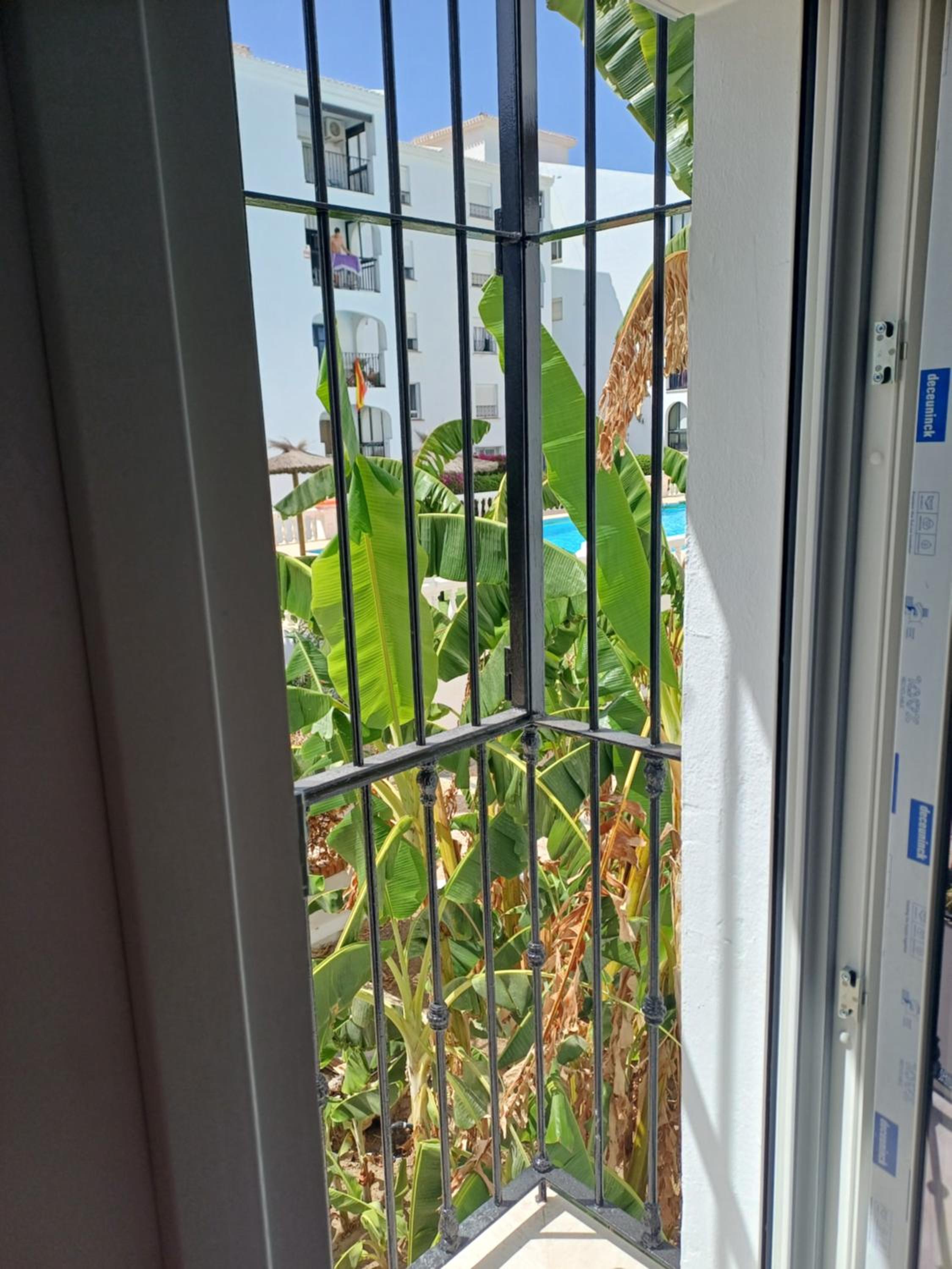 Beautiful Beachfront 2 BR Apt I Garage I 30 m to Beach I Swimming Pool I Fast Wifi