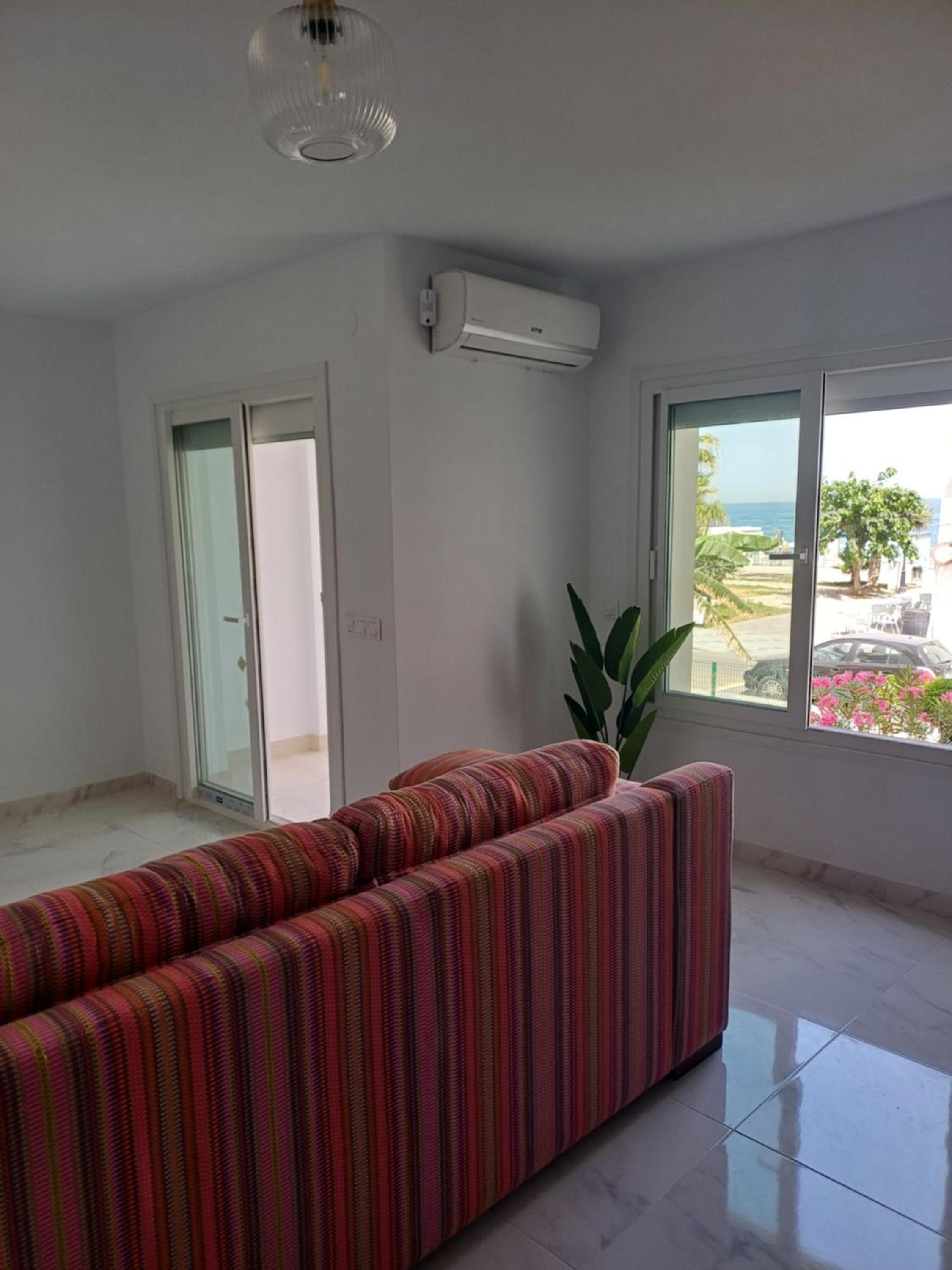 Beautiful Beachfront 2 BR Apt I Garage I 30 m to Beach I Swimming Pool I Fast Wifi