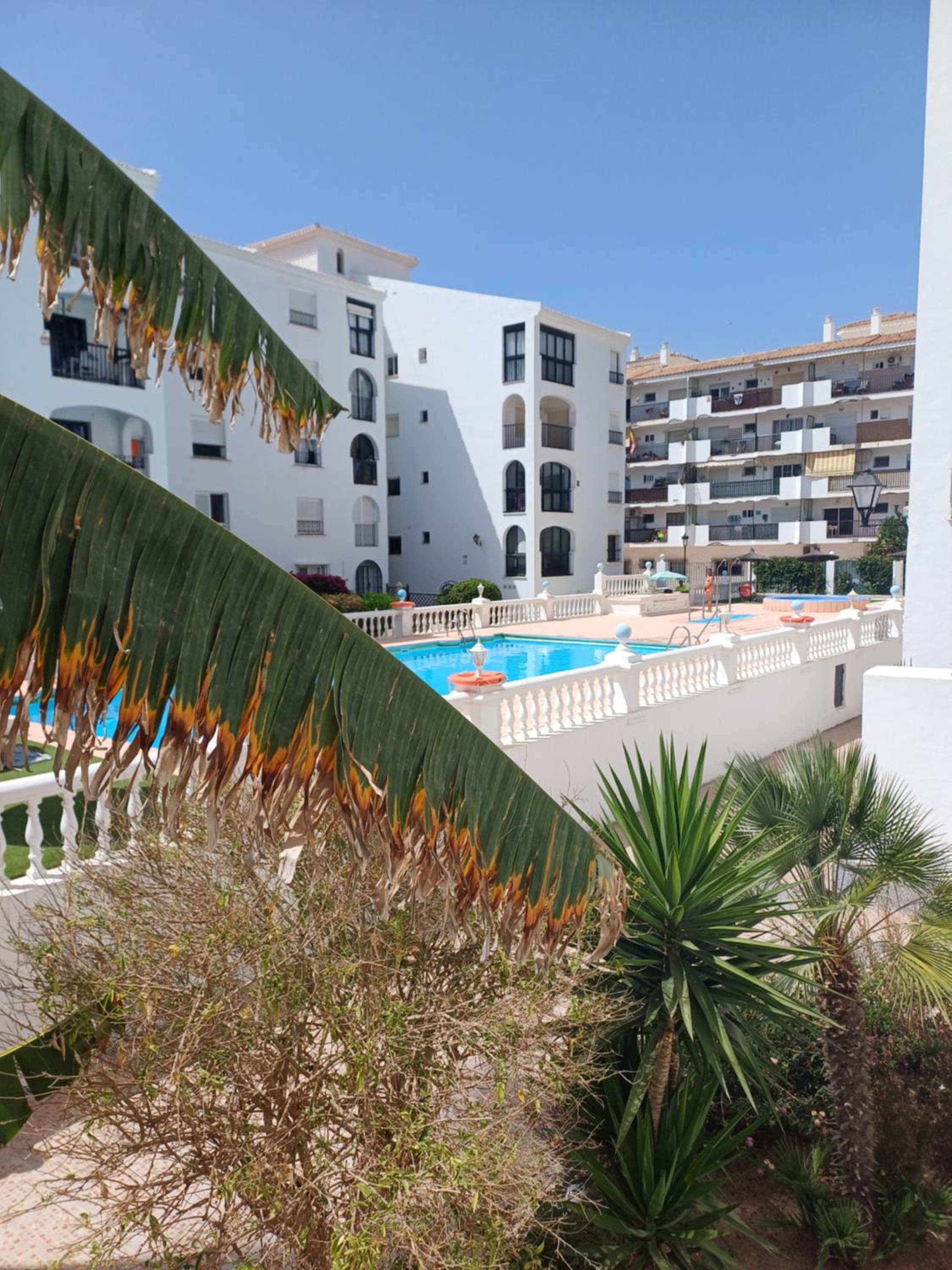 Beautiful Beachfront 2 BR Apt I Garage I 30 m to Beach I Swimming Pool I Fast Wifi