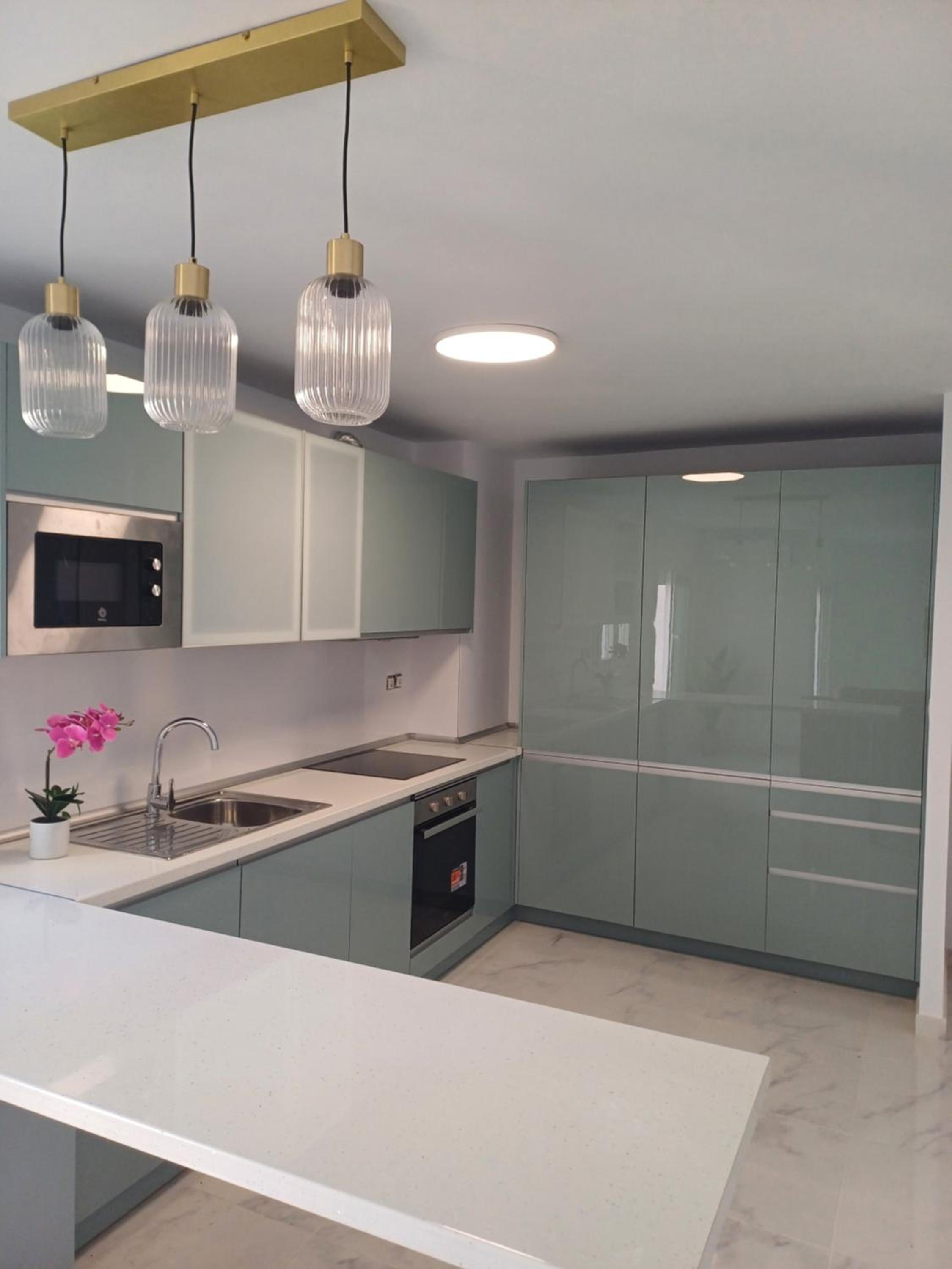 Beautiful Beachfront 2 BR Apt I Garage I 30 m to Beach I Swimming Pool I Fast Wifi