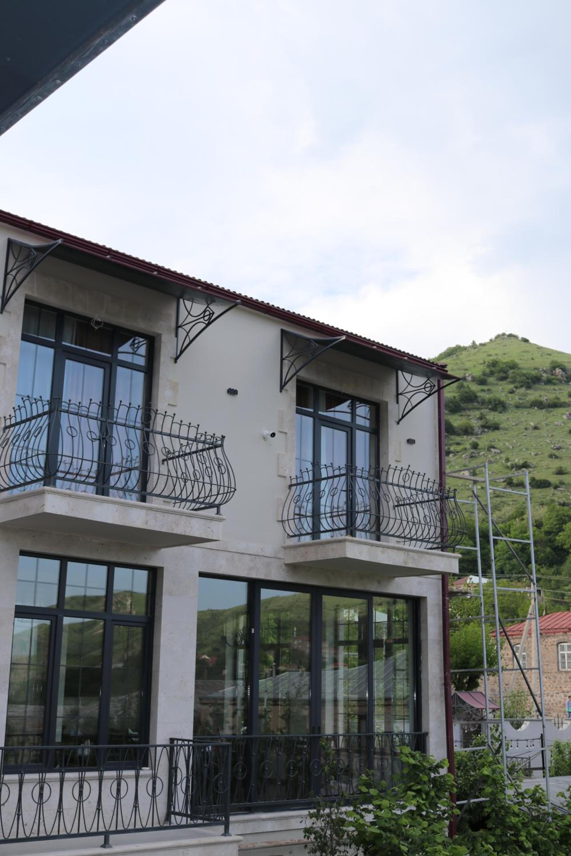 REDROOF Goris Boutique Hotel