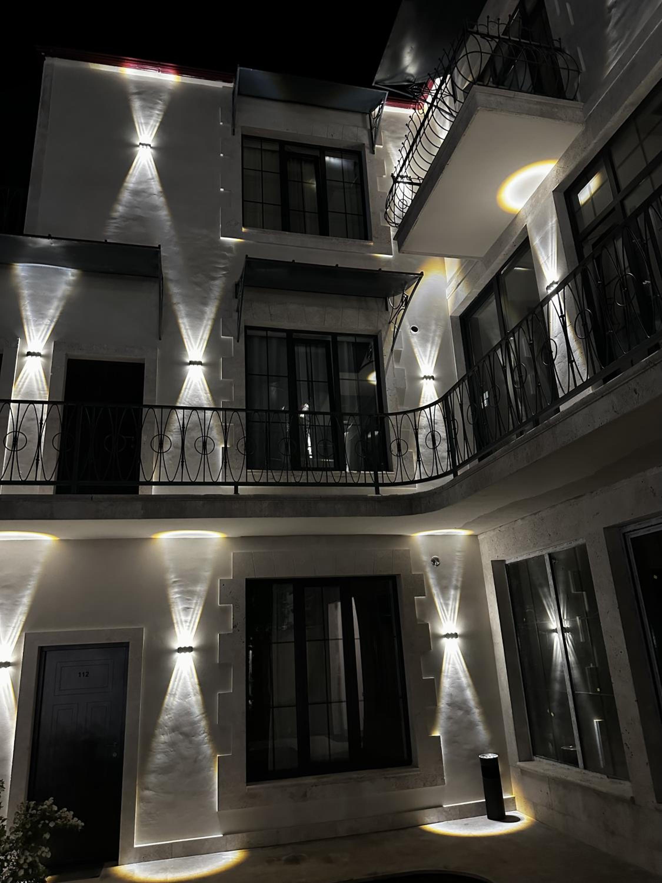 REDROOF Goris Boutique Hotel