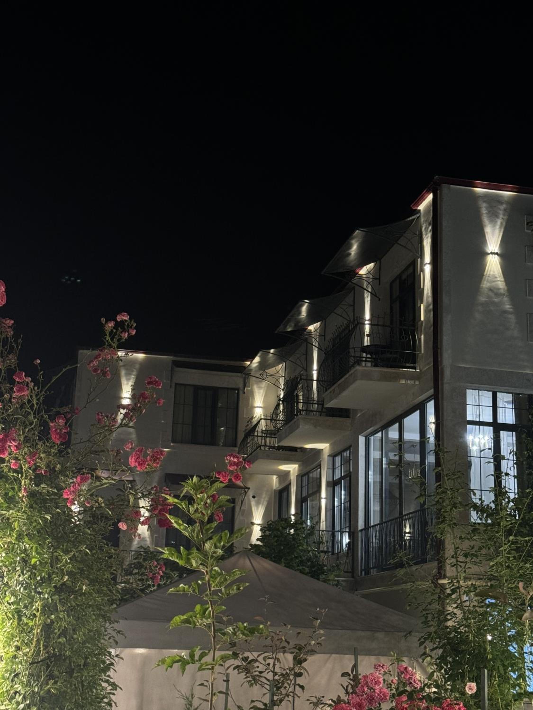 REDROOF Goris Boutique Hotel