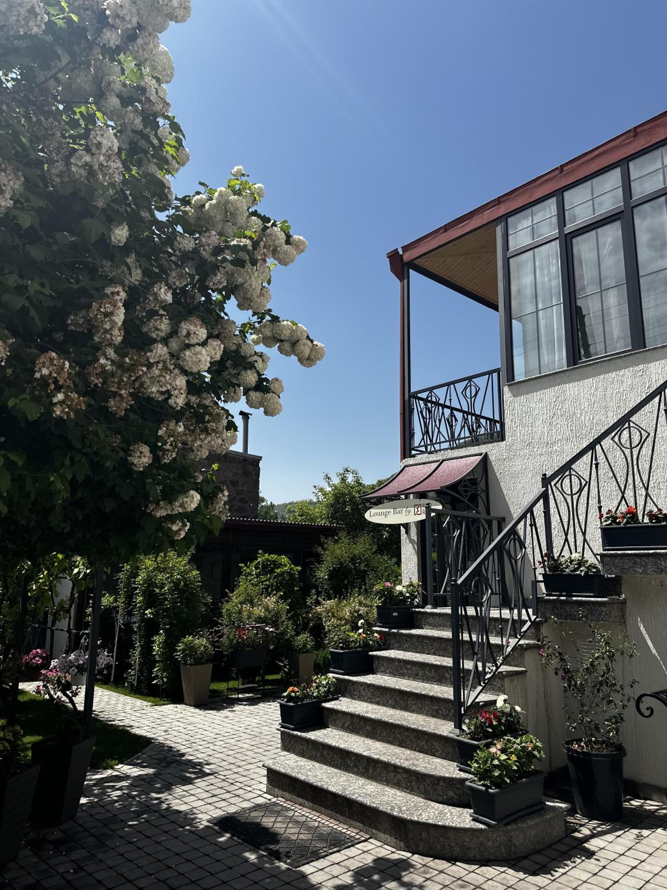 REDROOF Goris Boutique Hotel