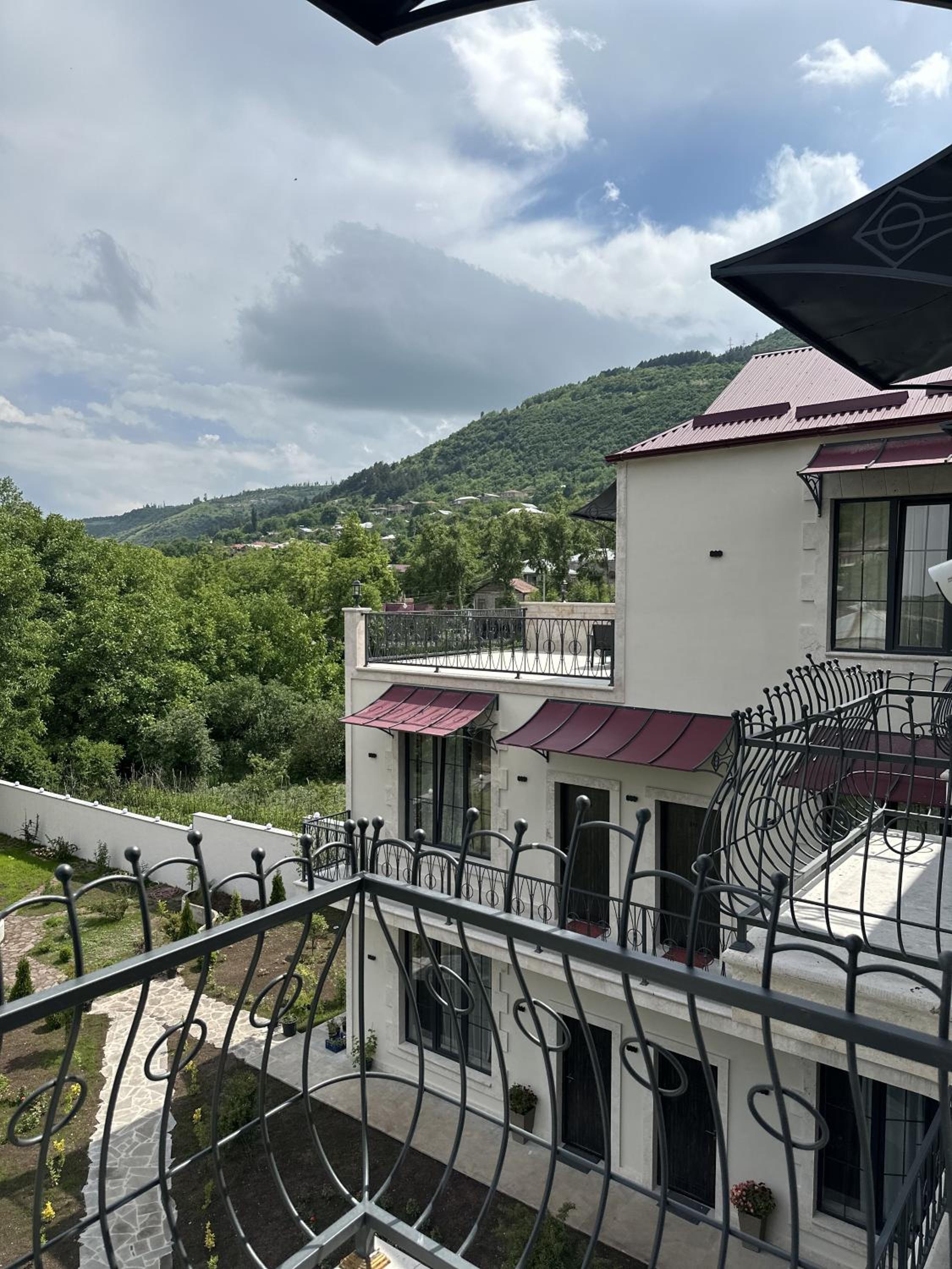 REDROOF Goris Boutique Hotel