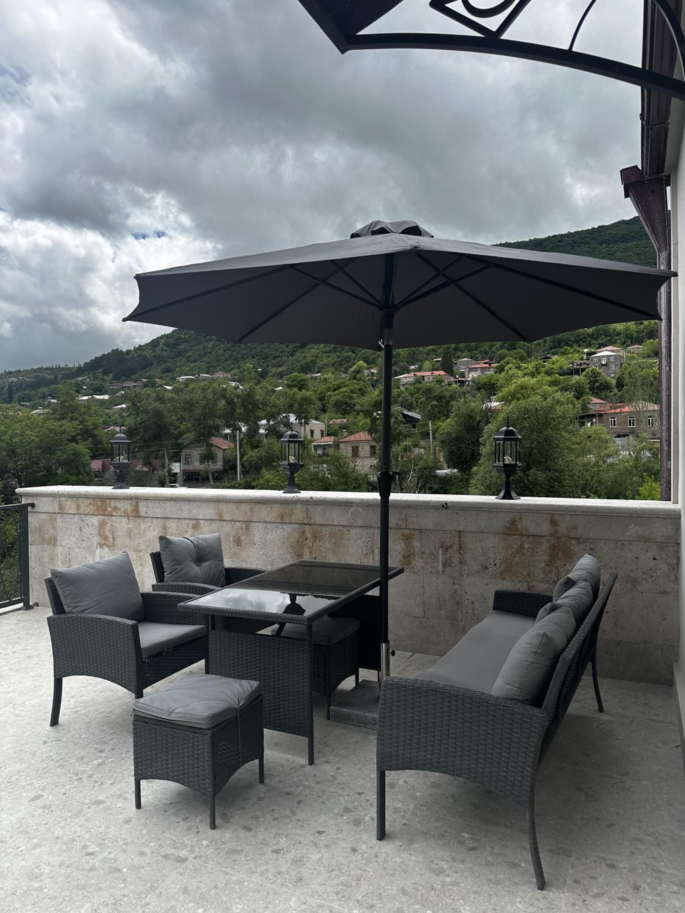 REDROOF Goris Boutique Hotel