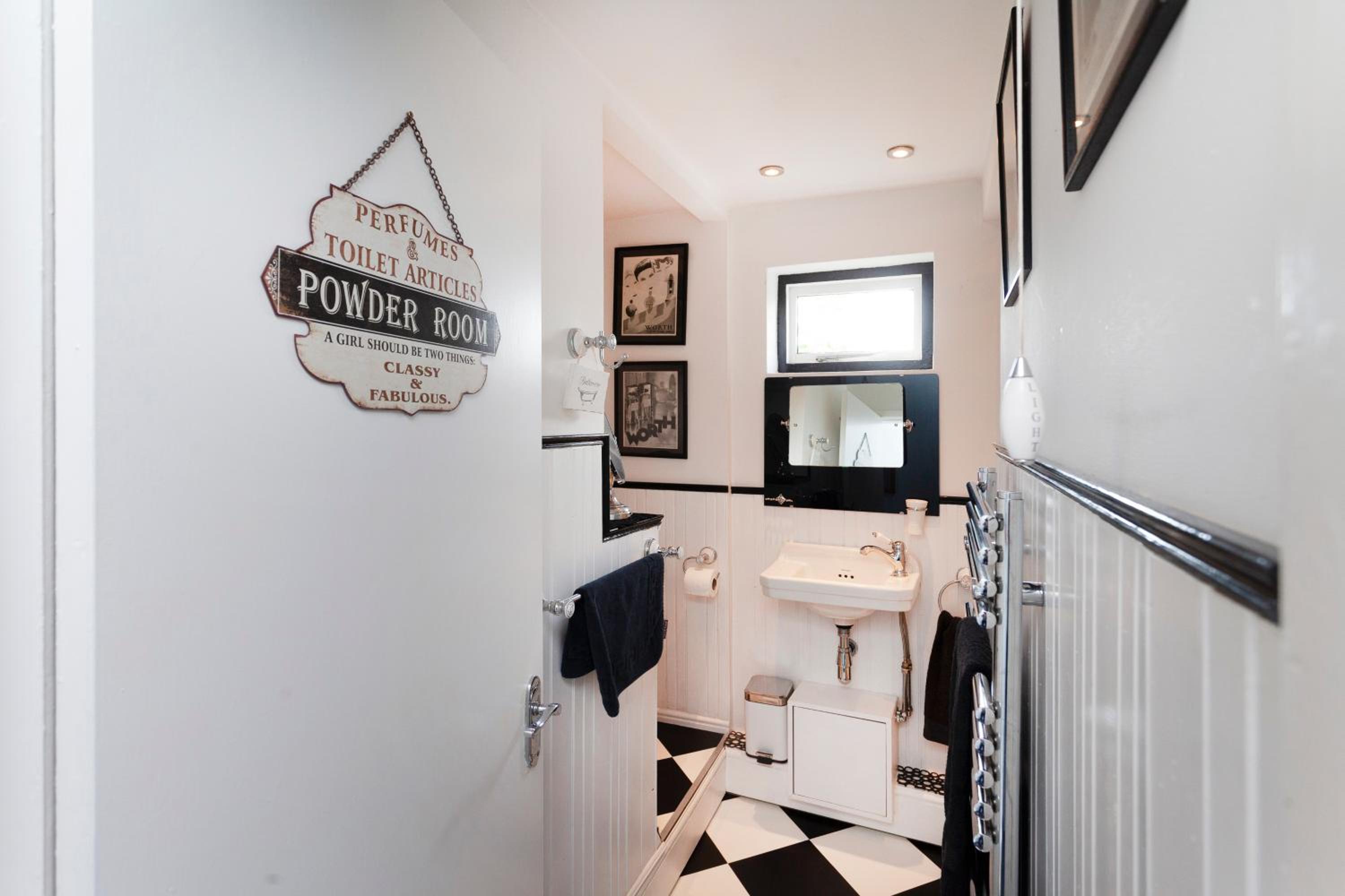 Rosehip Cottage Period home, Bingham, Nottingham view 3