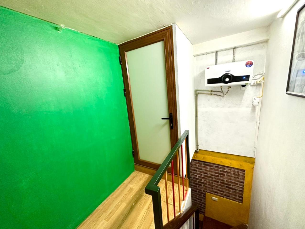 Kolor Red Home,Bungalow Old Quarter,4 paxs,3 mins to Hoan Kiem Lake