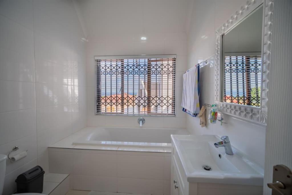 Luxury home with beautiful sea and mountain views view 5