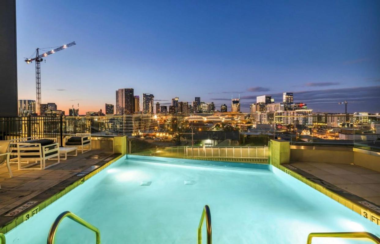 Spacious Ville With Great Amenities Free Garage Parking view 3