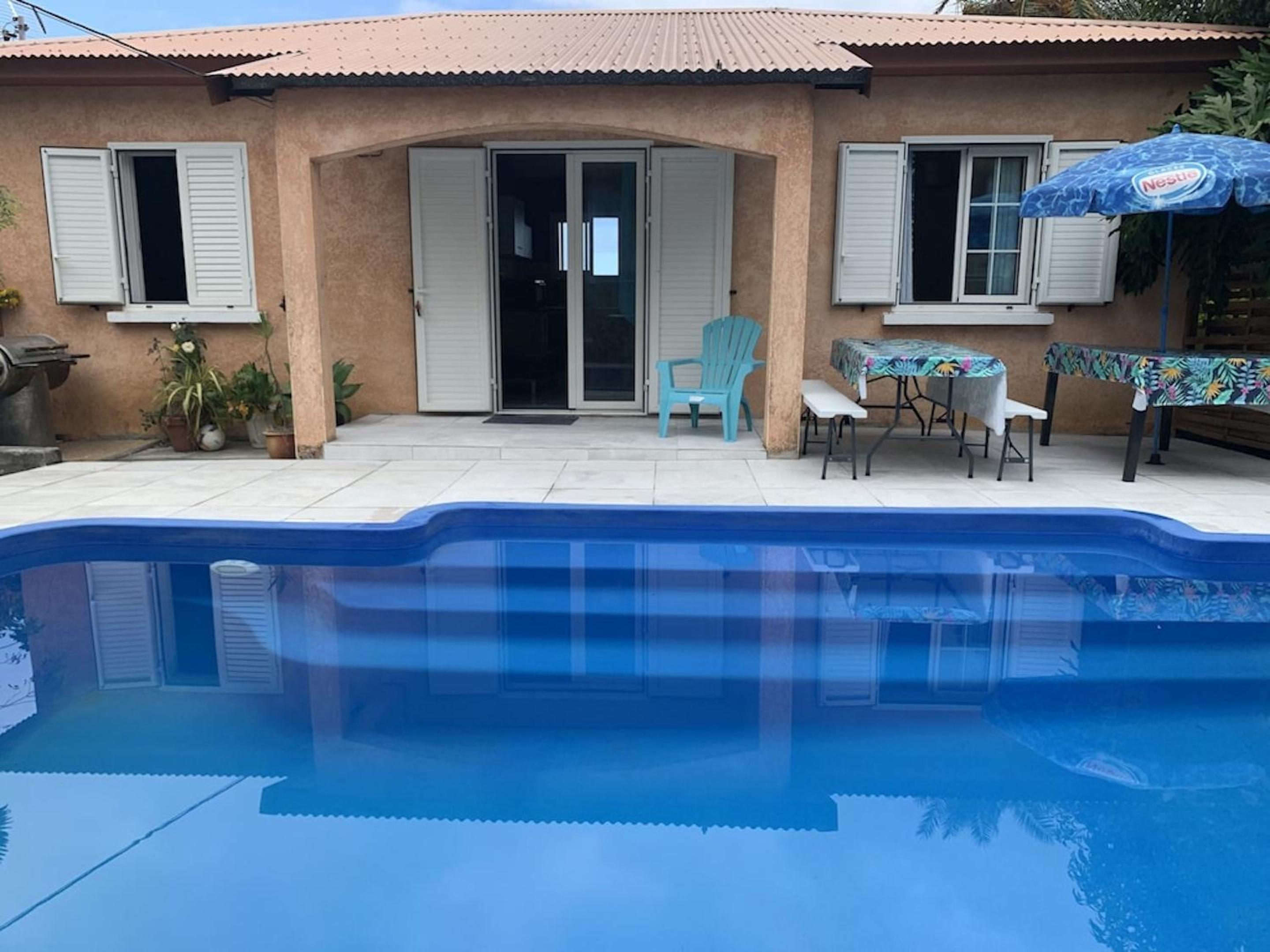 Villa conviviale a L'Etang Sale avec piscine privee