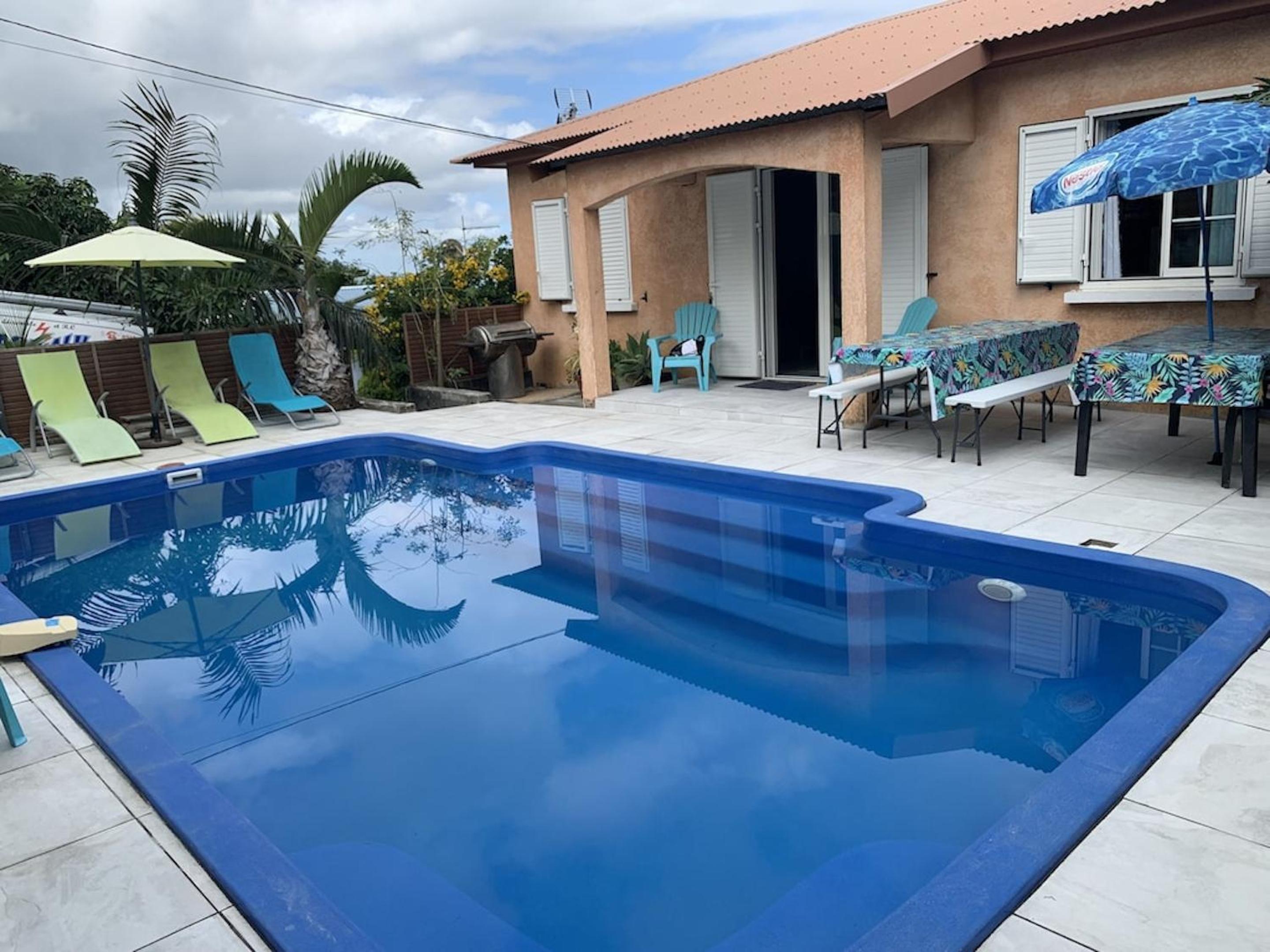 Villa conviviale a L'Etang Sale avec piscine privee