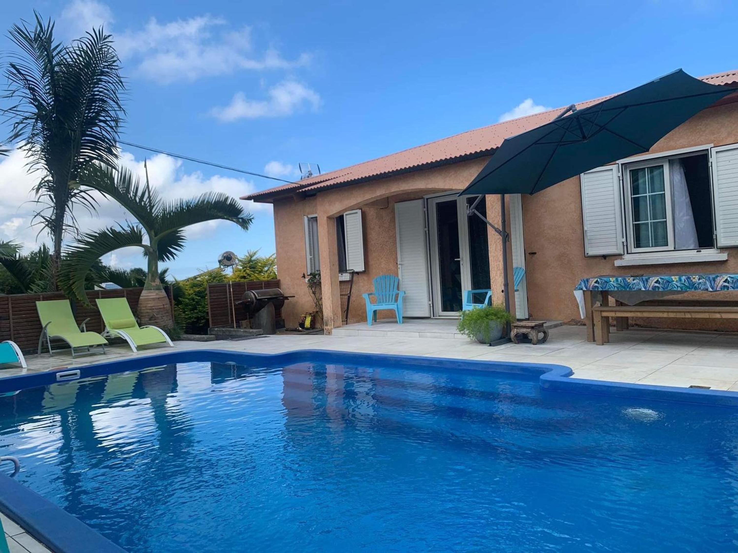 Villa conviviale a L'Etang Sale avec piscine privee