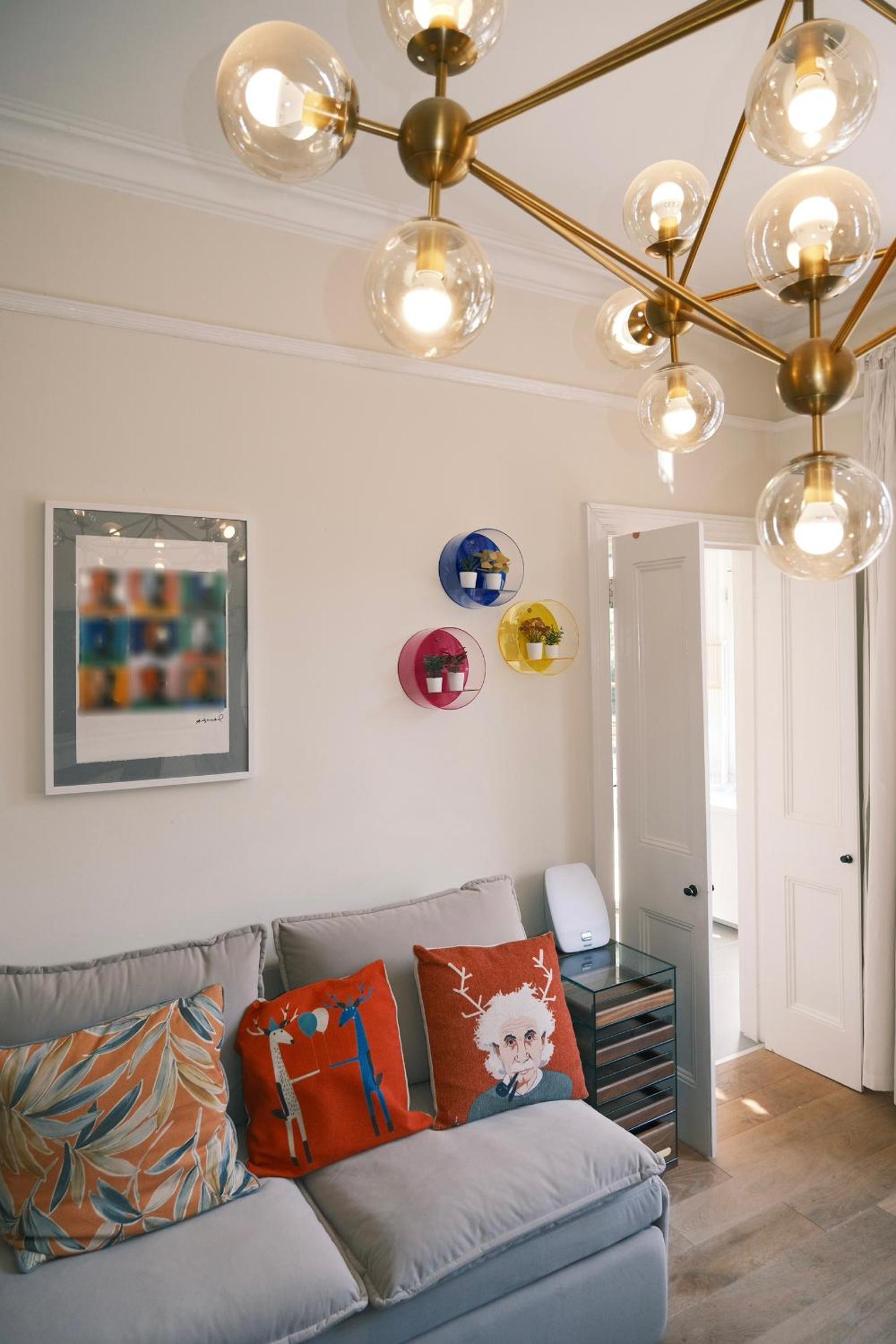 Kensington 1B1B with Sofa Double Bed Max 4 Guests