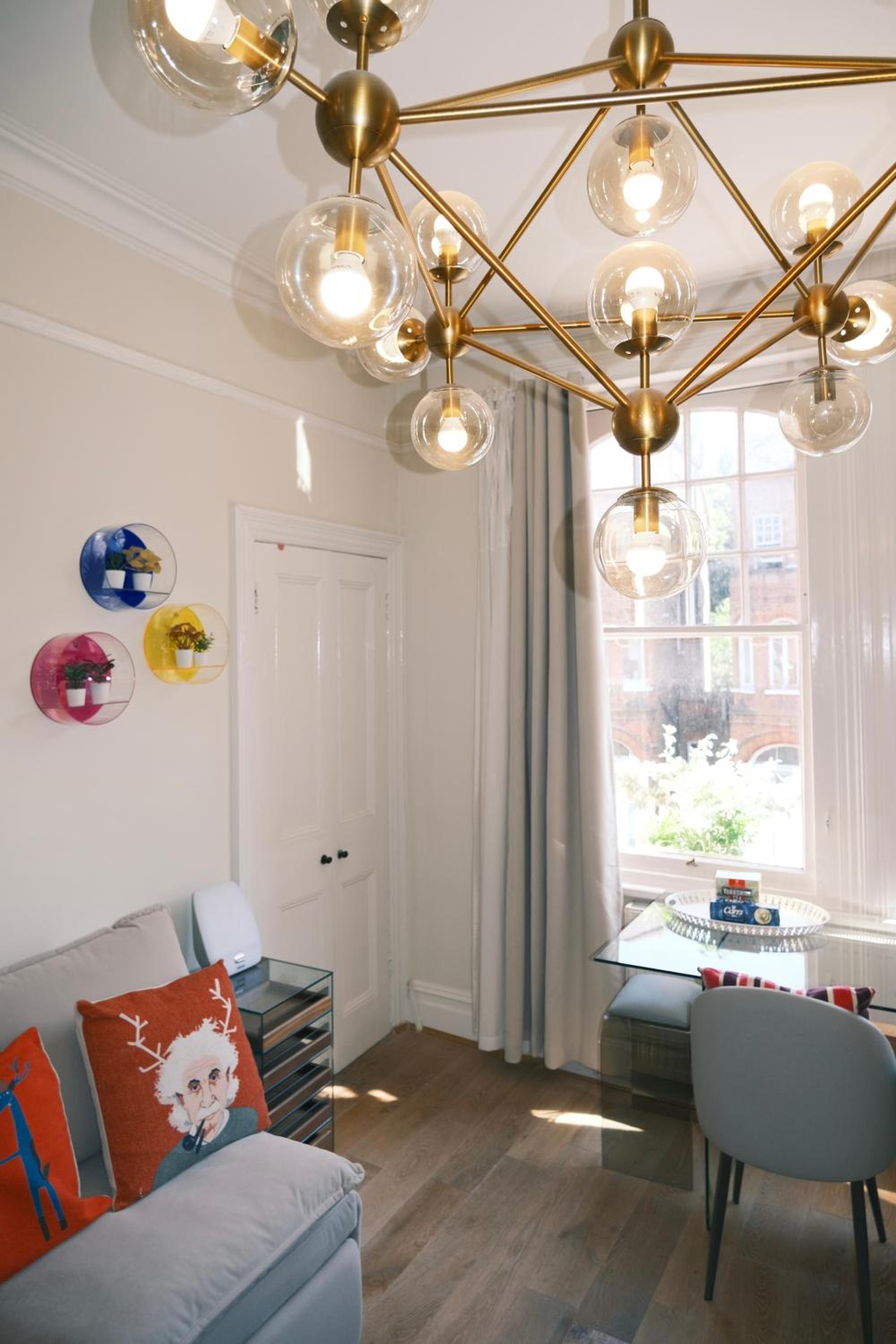 Kensington 1B1B with Sofa Double Bed Max 4 Guests