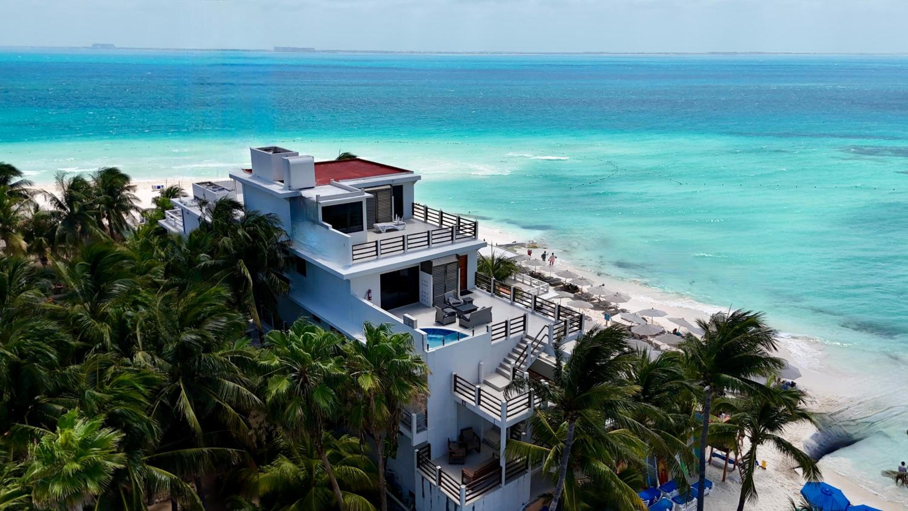 Hotel Cuxos Hotel Beachfront - Image 1