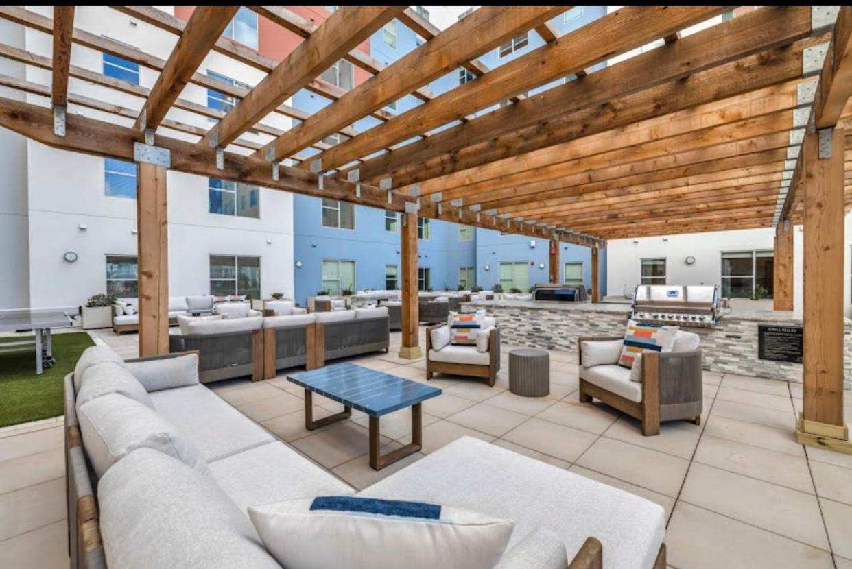 Spacious Ville With Great Amenities Free Garage Parking view 4