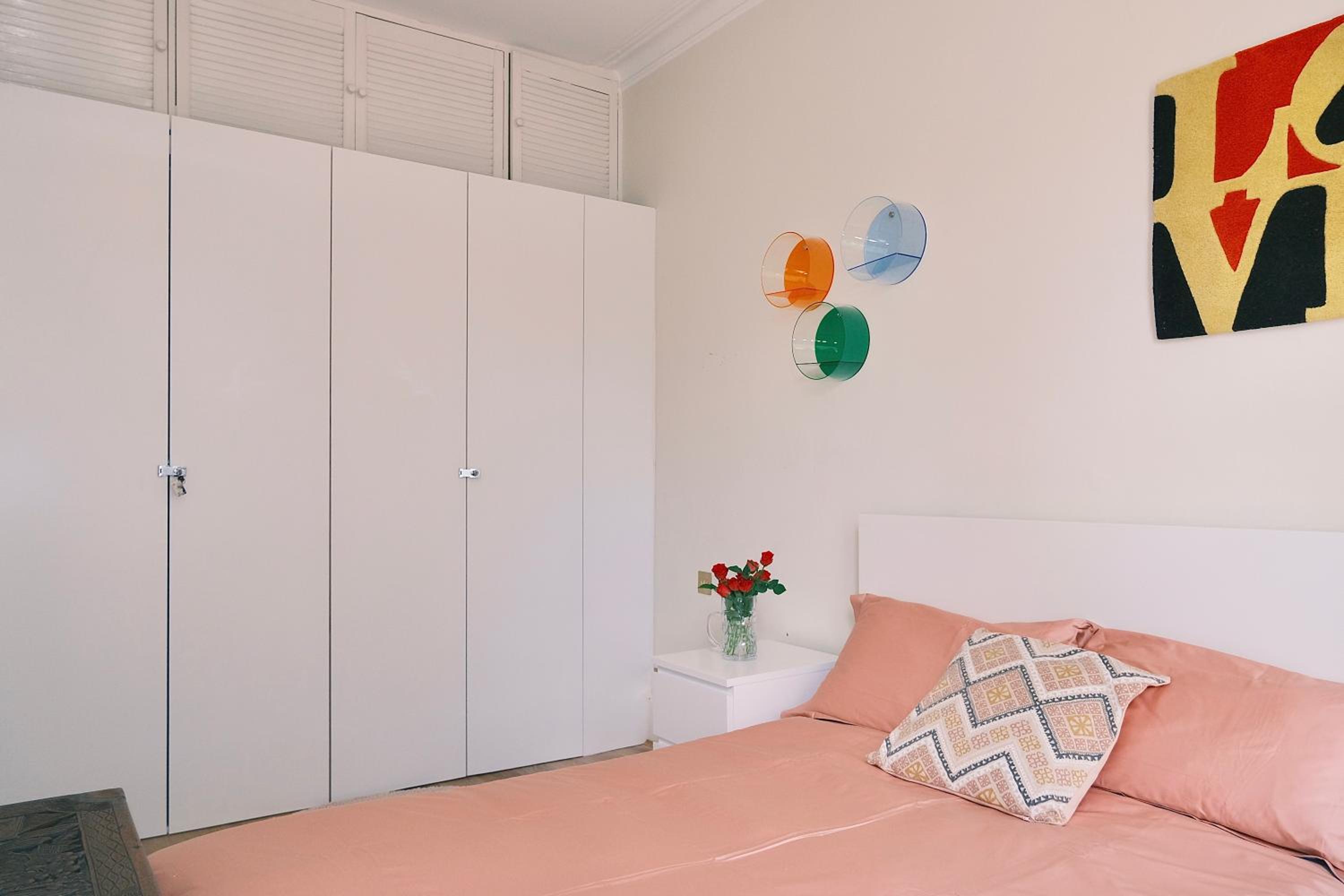 Kensington 1B1B with Sofa Double Bed Max 4 Guests