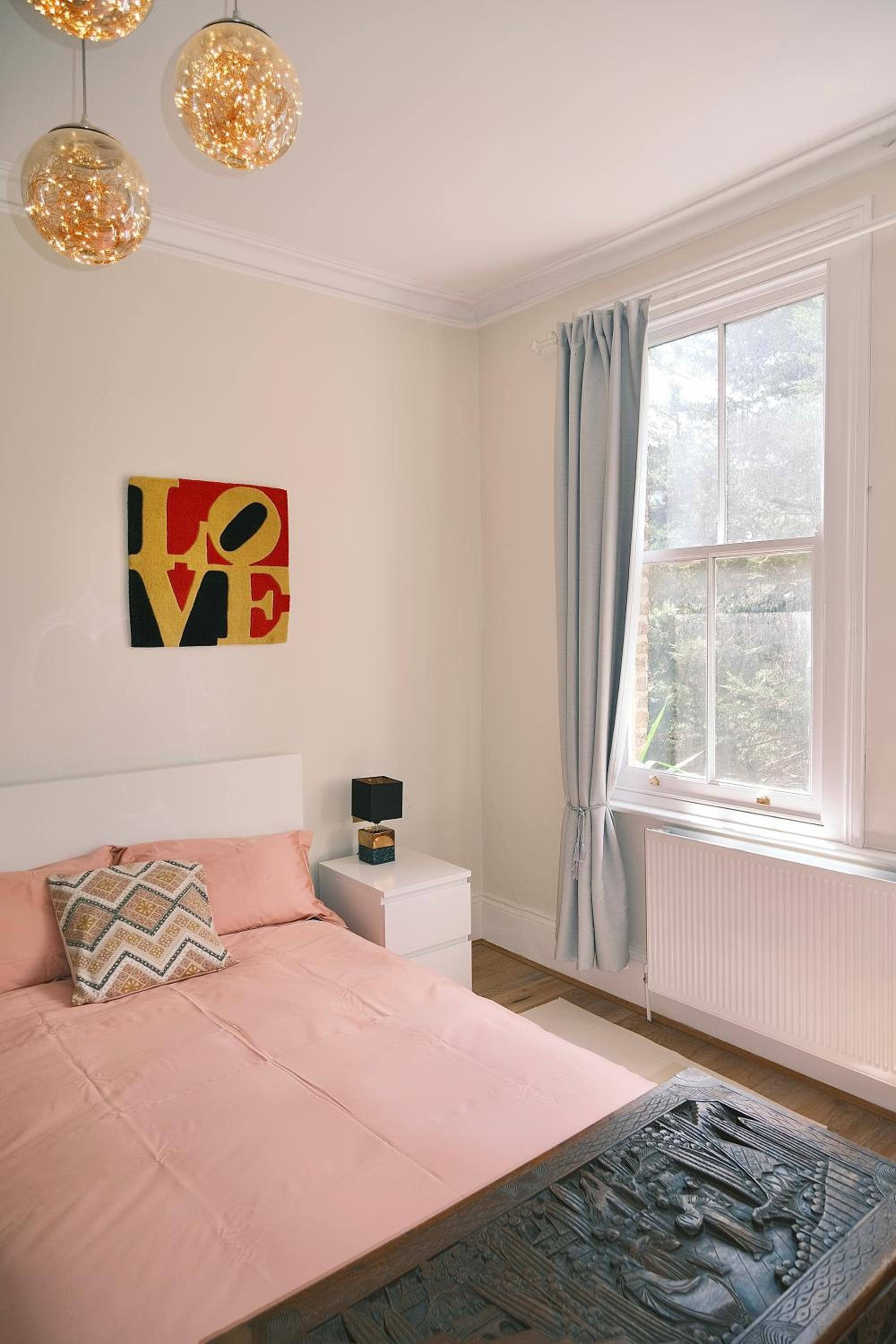 Kensington 1B1B with Sofa Double Bed Max 4 Guests
