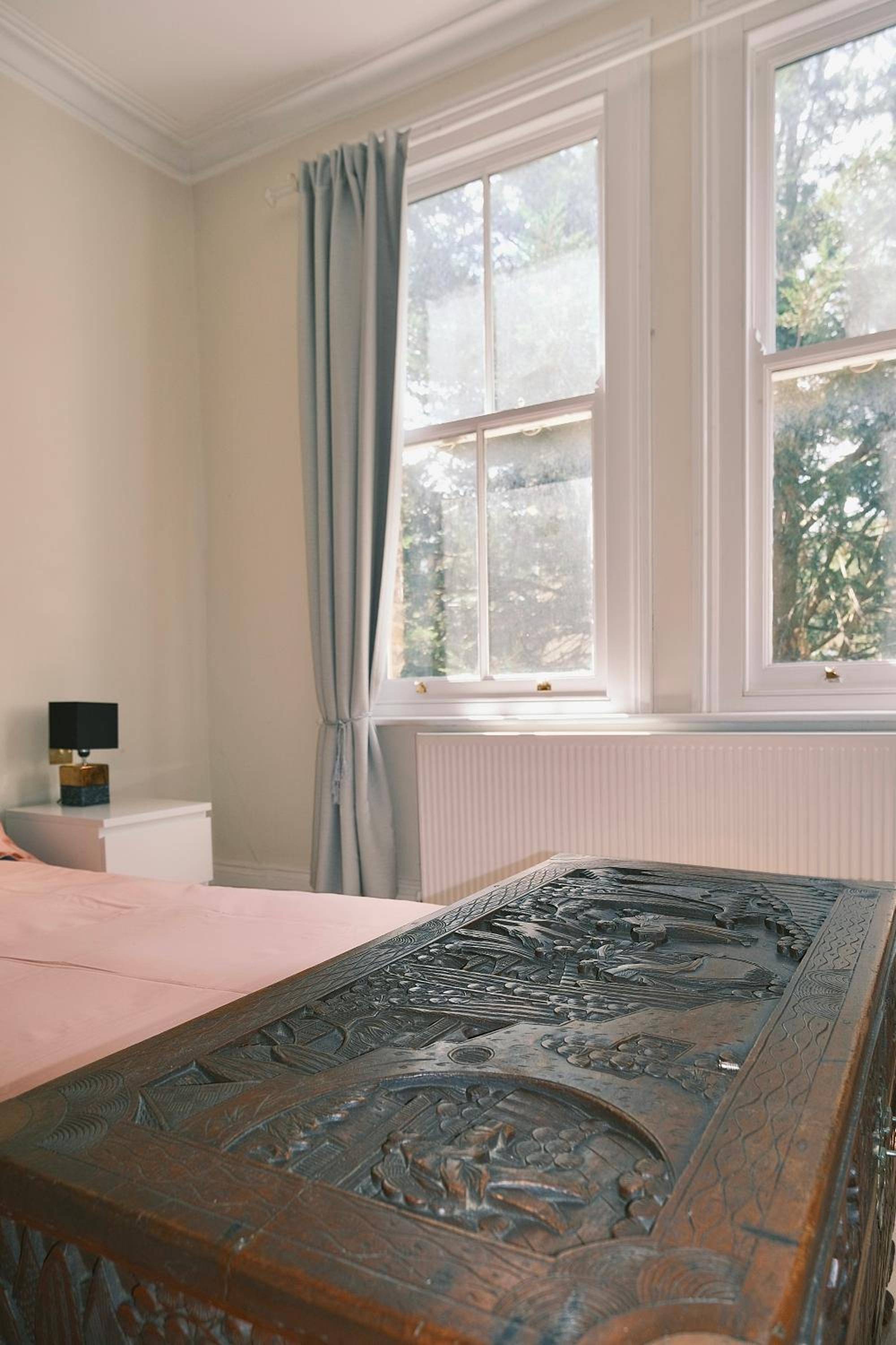 Kensington 1B1B with Sofa Double Bed Max 4 Guests
