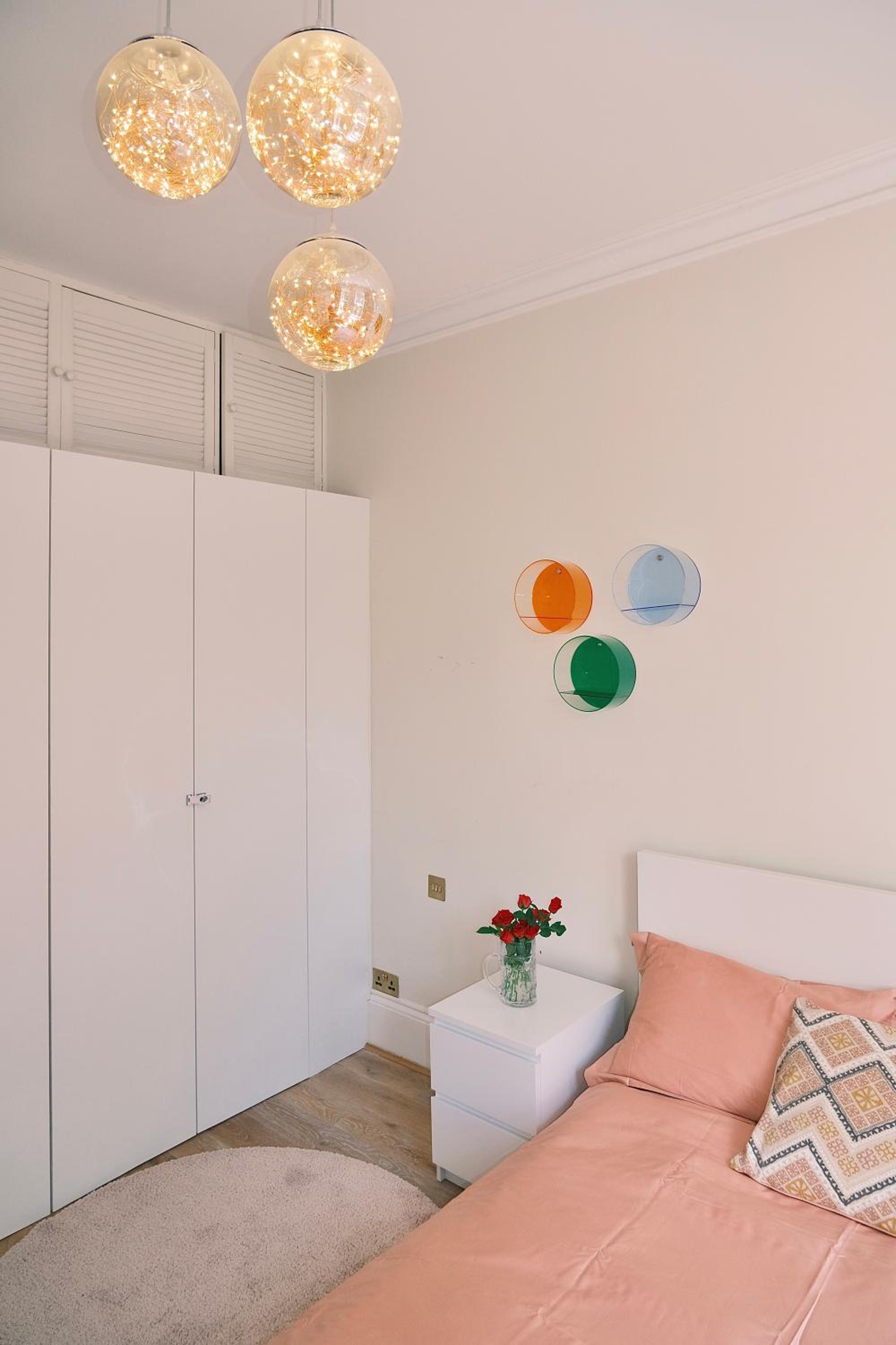 Kensington 1B1B with Sofa Double Bed Max 4 Guests