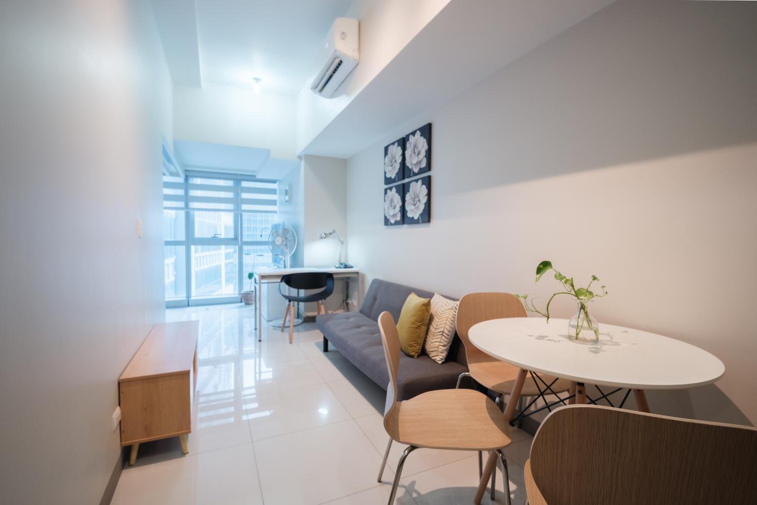 Uptown BGC Luxury 1br Suite with Fast Wifi view 2