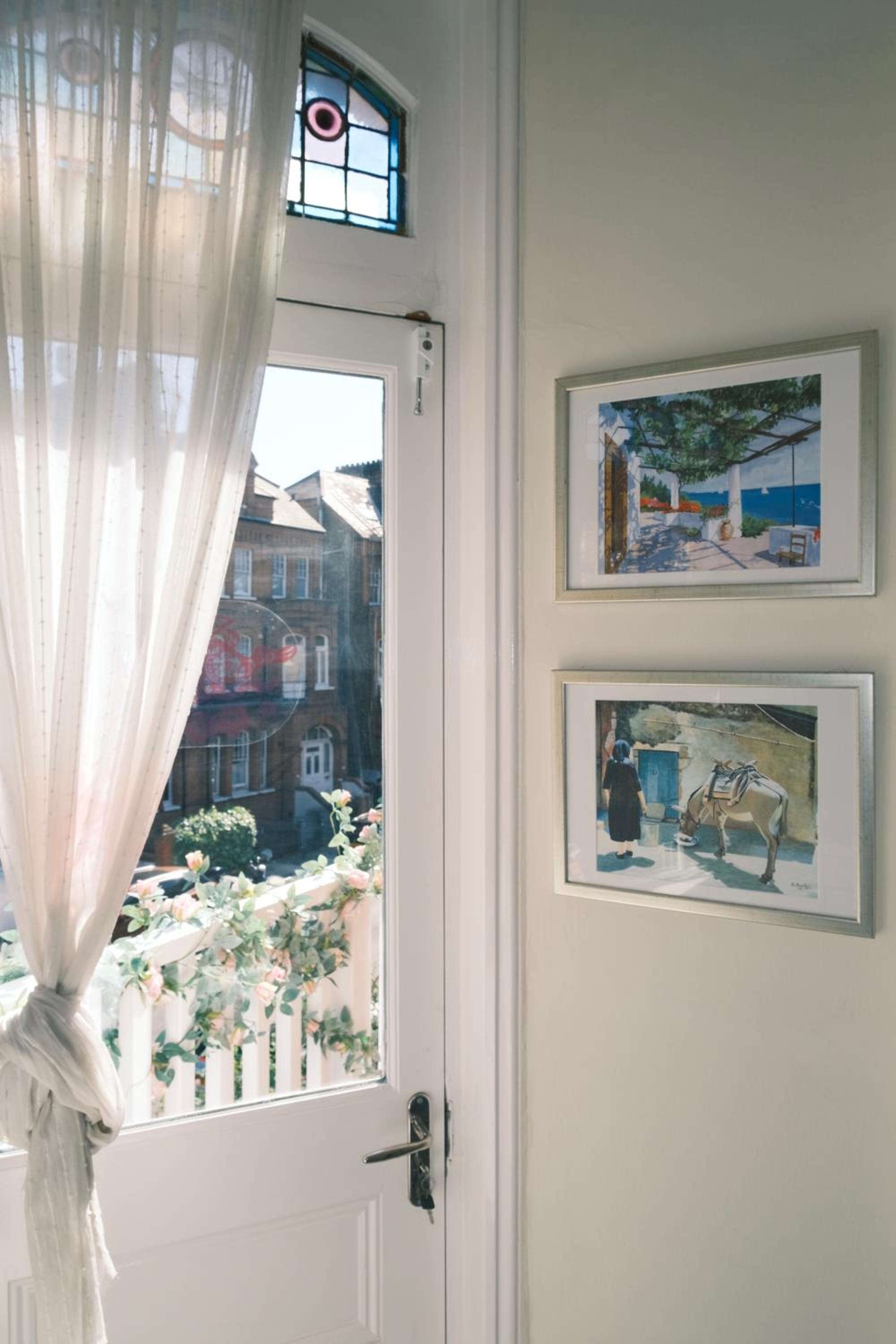 Kensington 1B1B with Sofa Double Bed Max 4 Guests