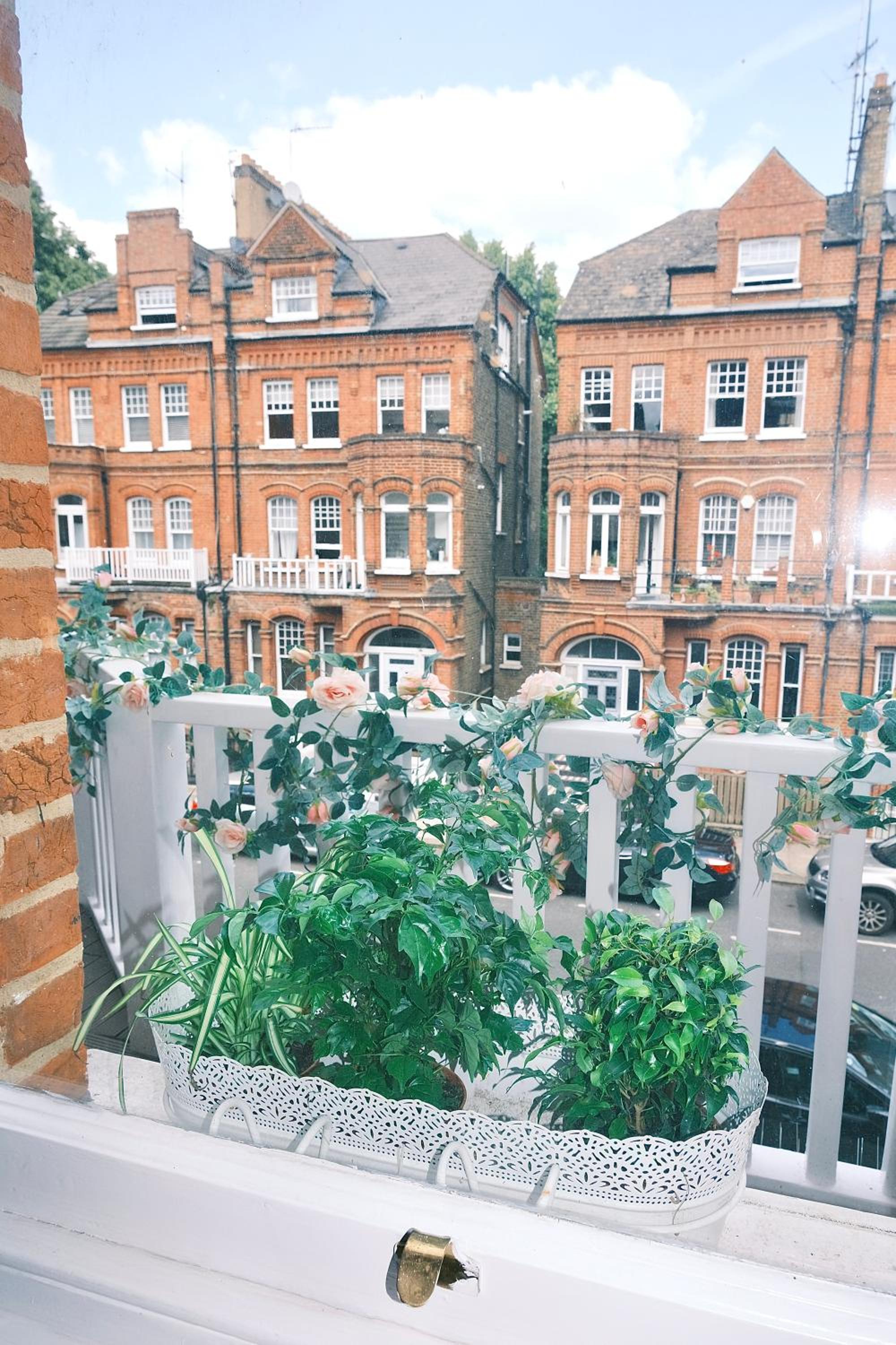 Kensington 1B1B with Sofa Double Bed Max 4 Guests
