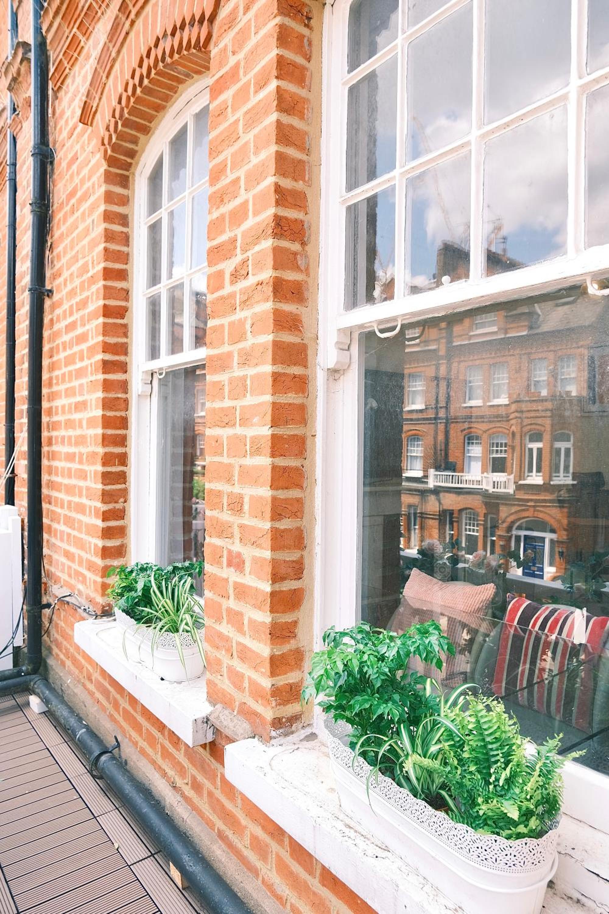 Kensington 1B1B with Sofa Double Bed Max 4 Guests