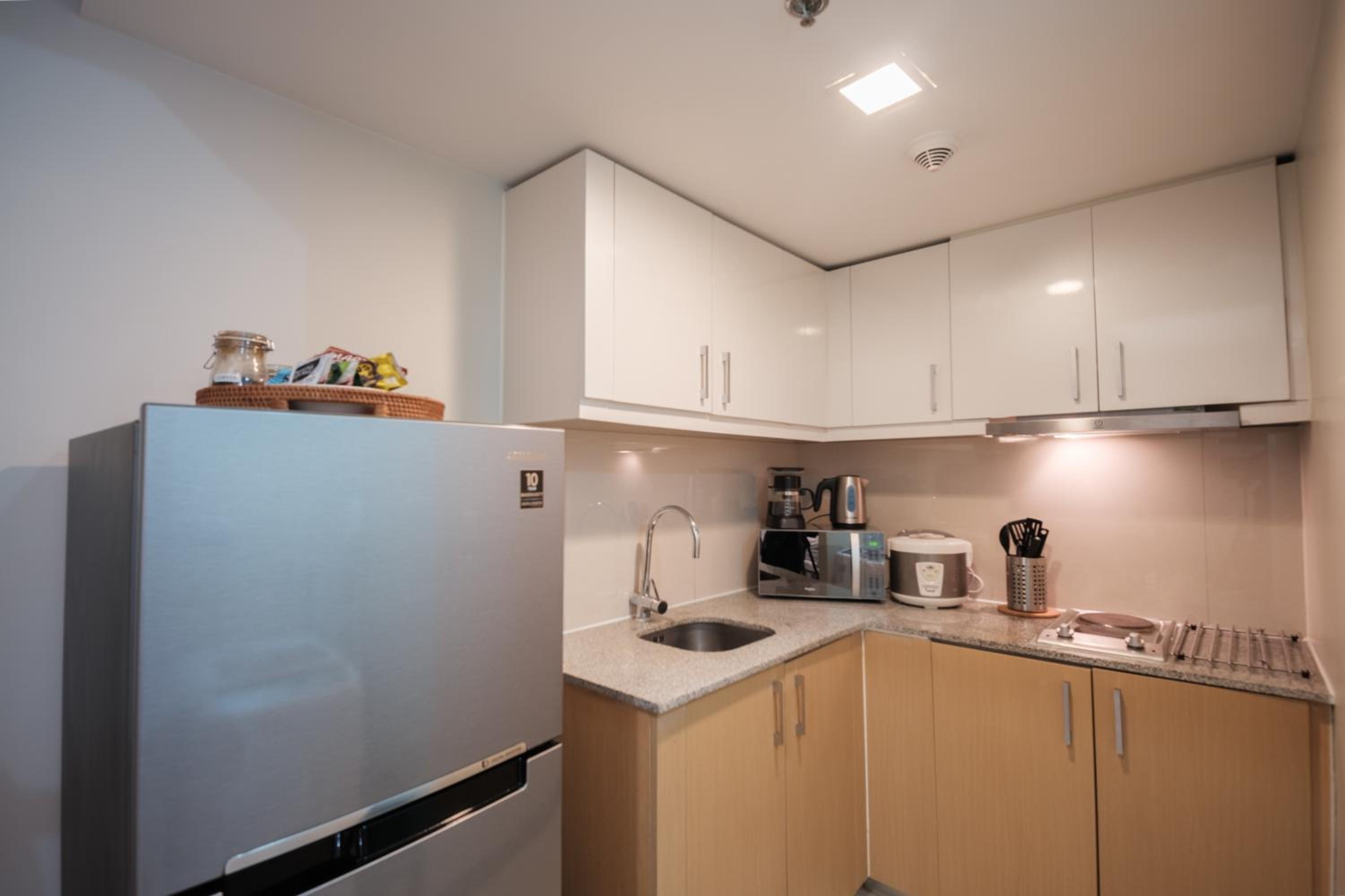 Uptown BGC Luxury 1br Suite with Fast Wifi view 4