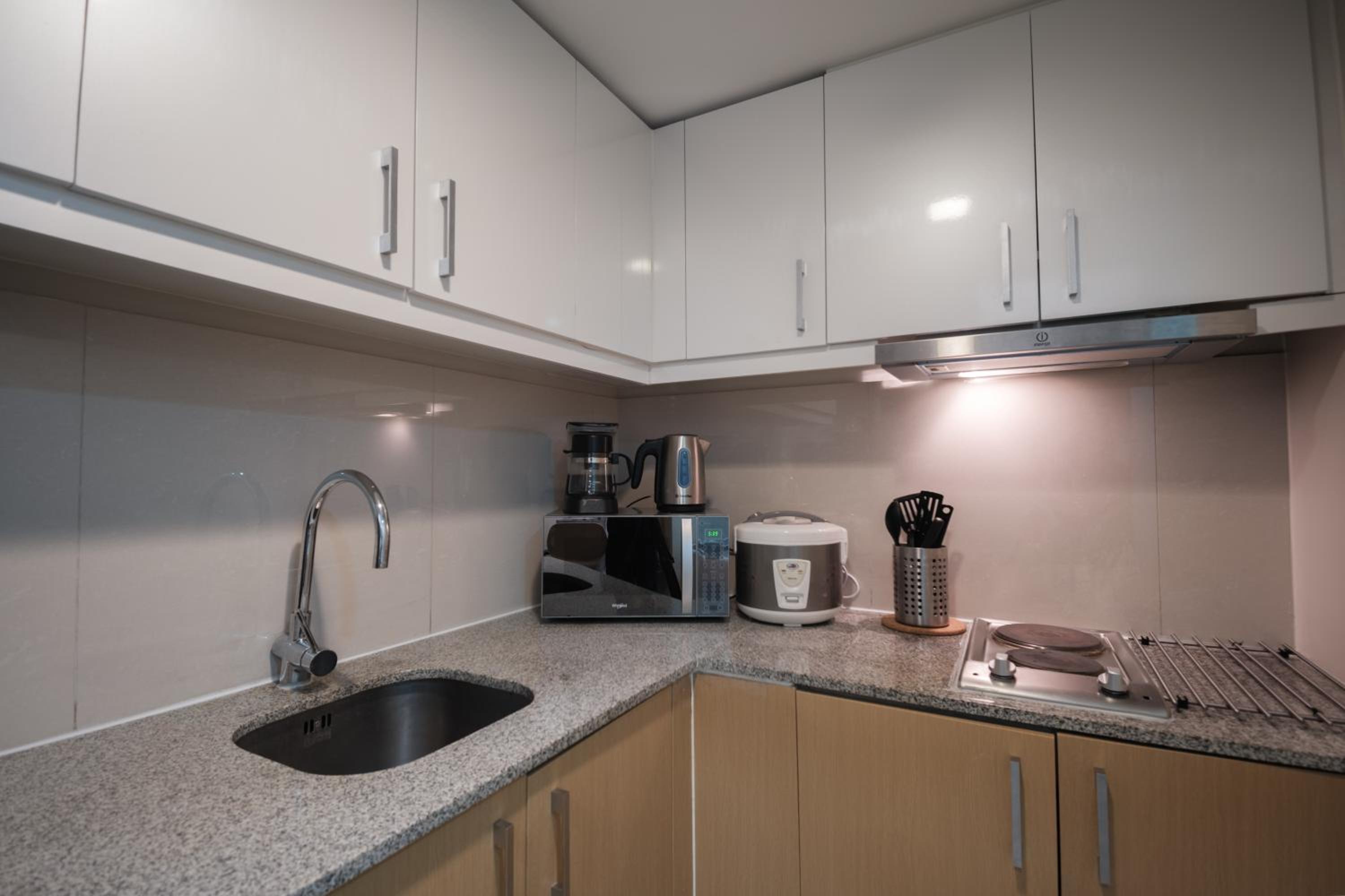 Uptown BGC Luxury 1br Suite with Fast Wifi view 3