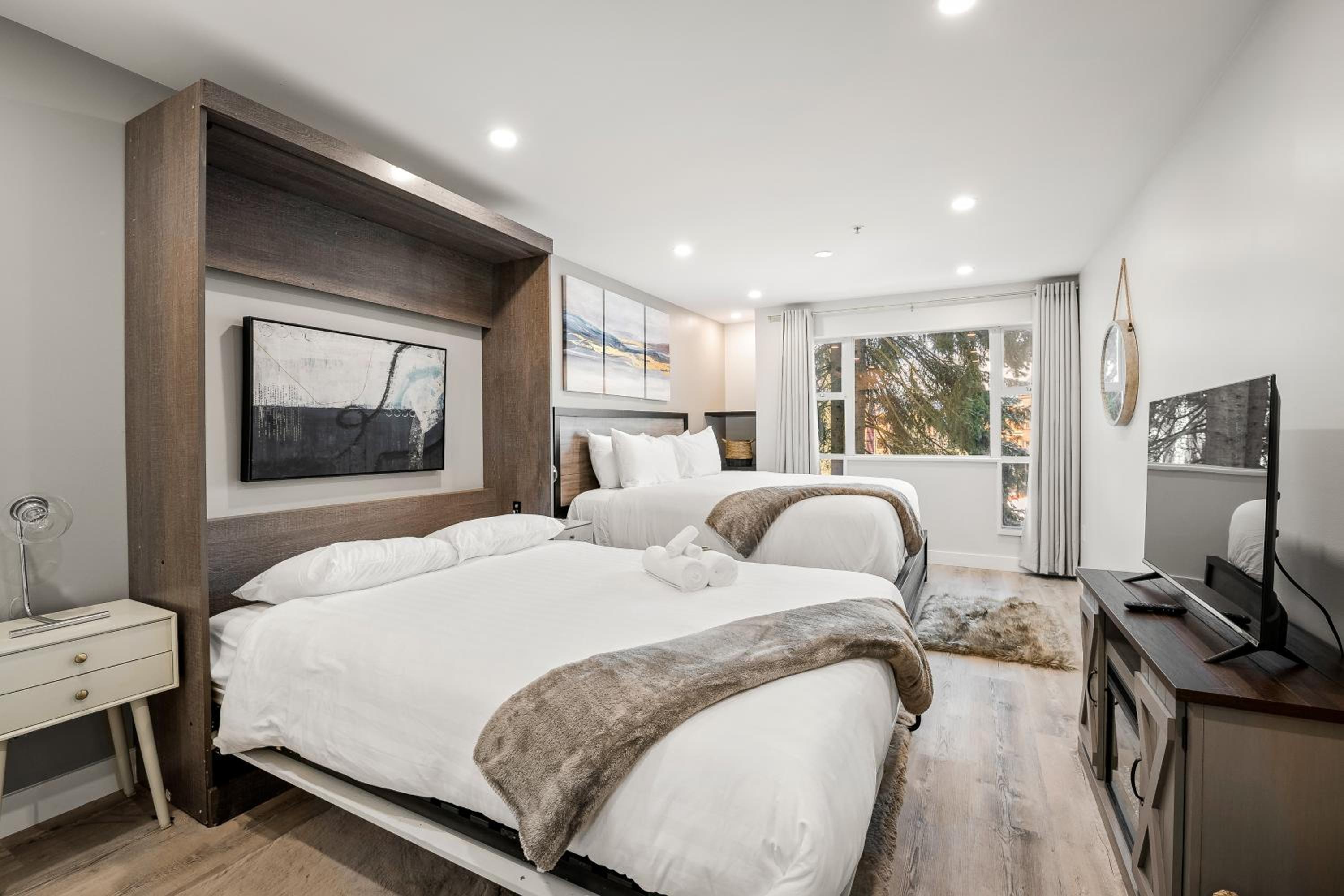 Hotel Ski In & Out, Heart of Upper Village, Pool & Hot Tub - Image 1