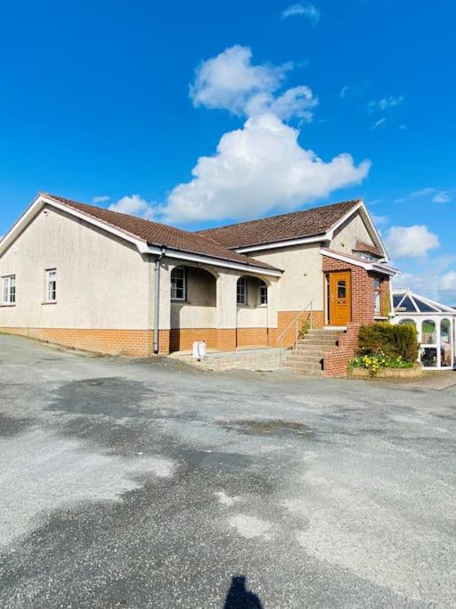 Hotel Valley Lodge 3 BR Retreat in Craigantlet Hills - Image 1