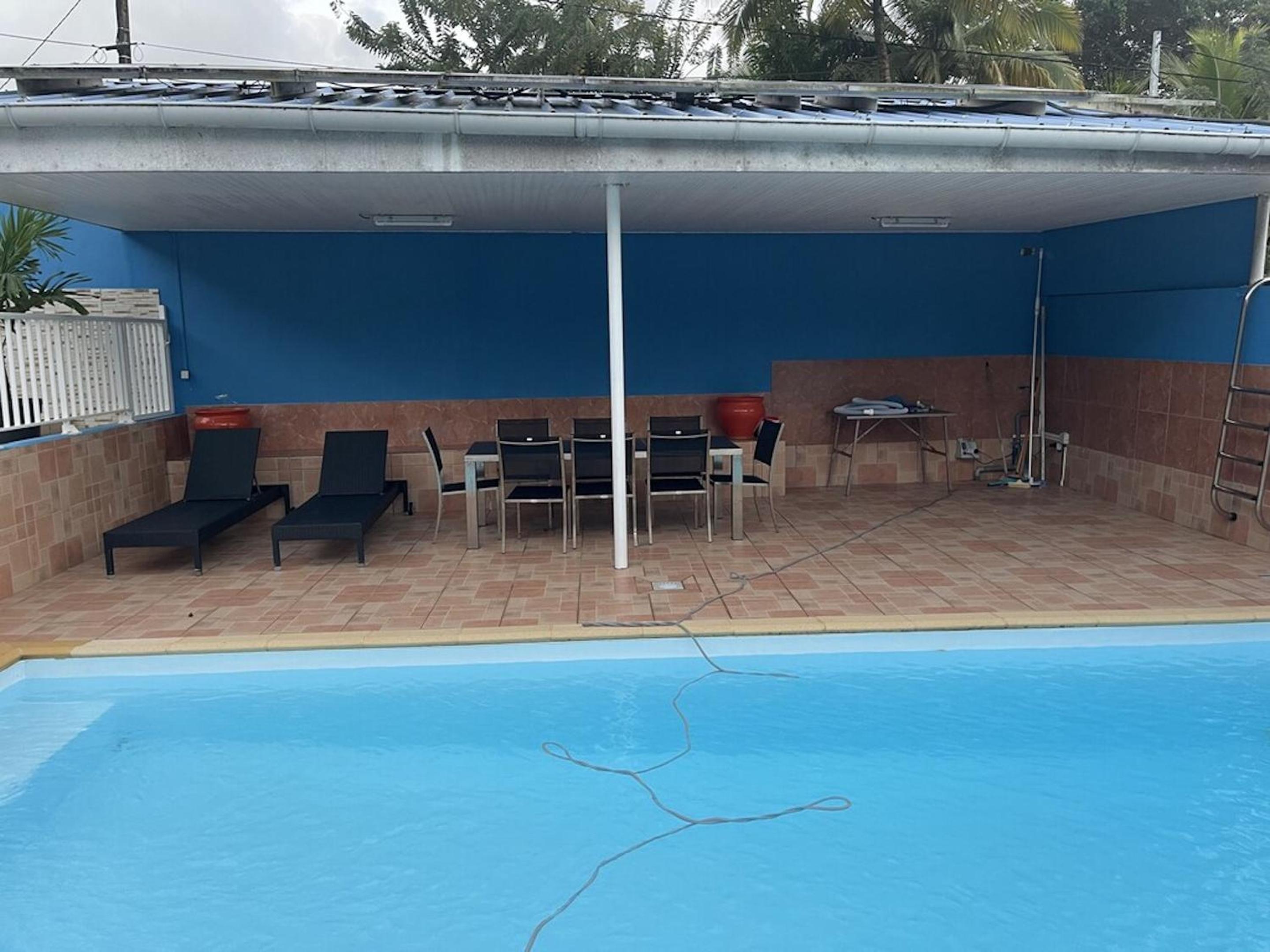 Villa charmante près de Saint-Esprit avec piscine privée view 3