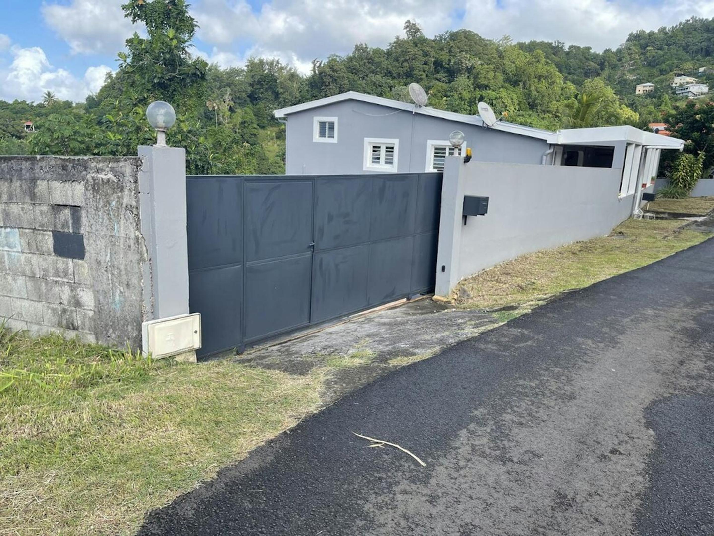 Villa charmante près de Saint-Esprit avec piscine privée view 4