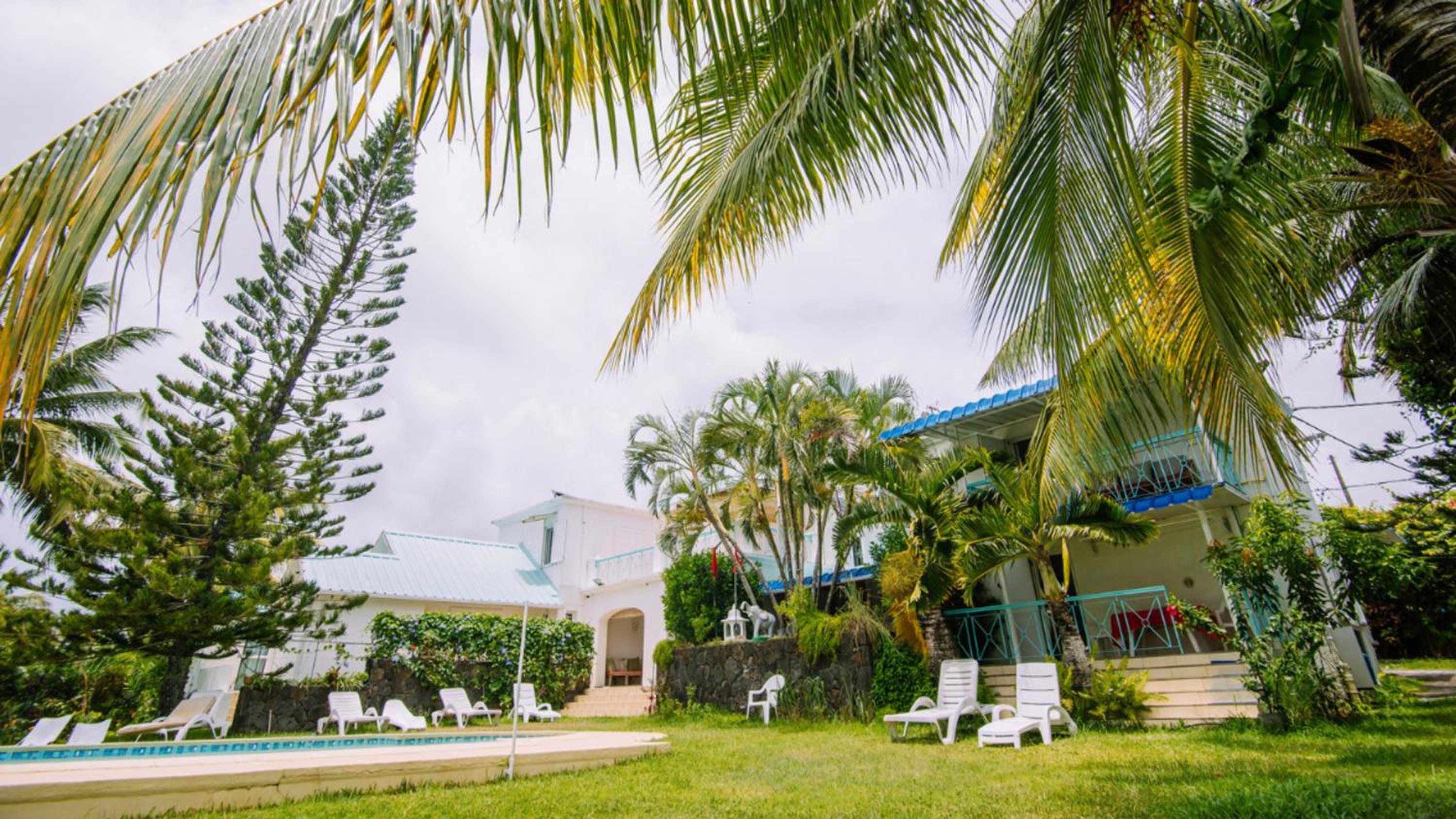 Spacious villa with sea view in Trou D'Eau Douce photo 2