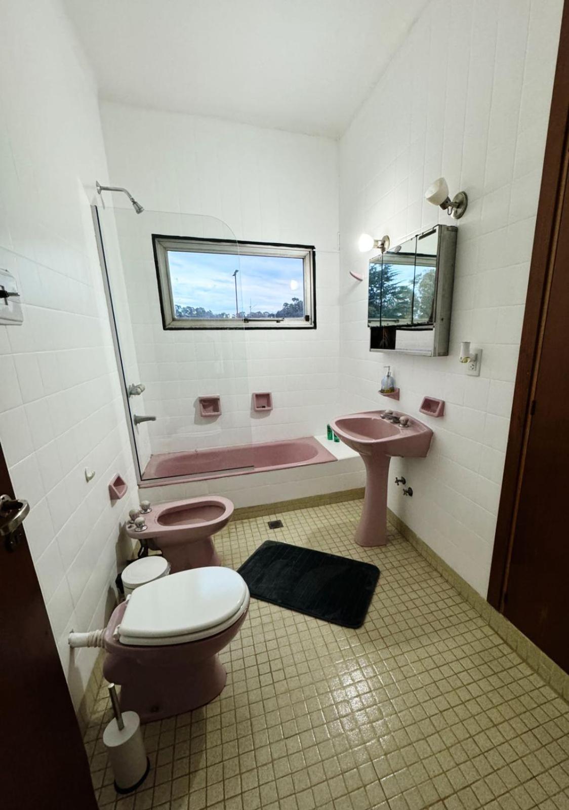 Casa Zona Residencial , pileta, garage doble y quincho con parrilla