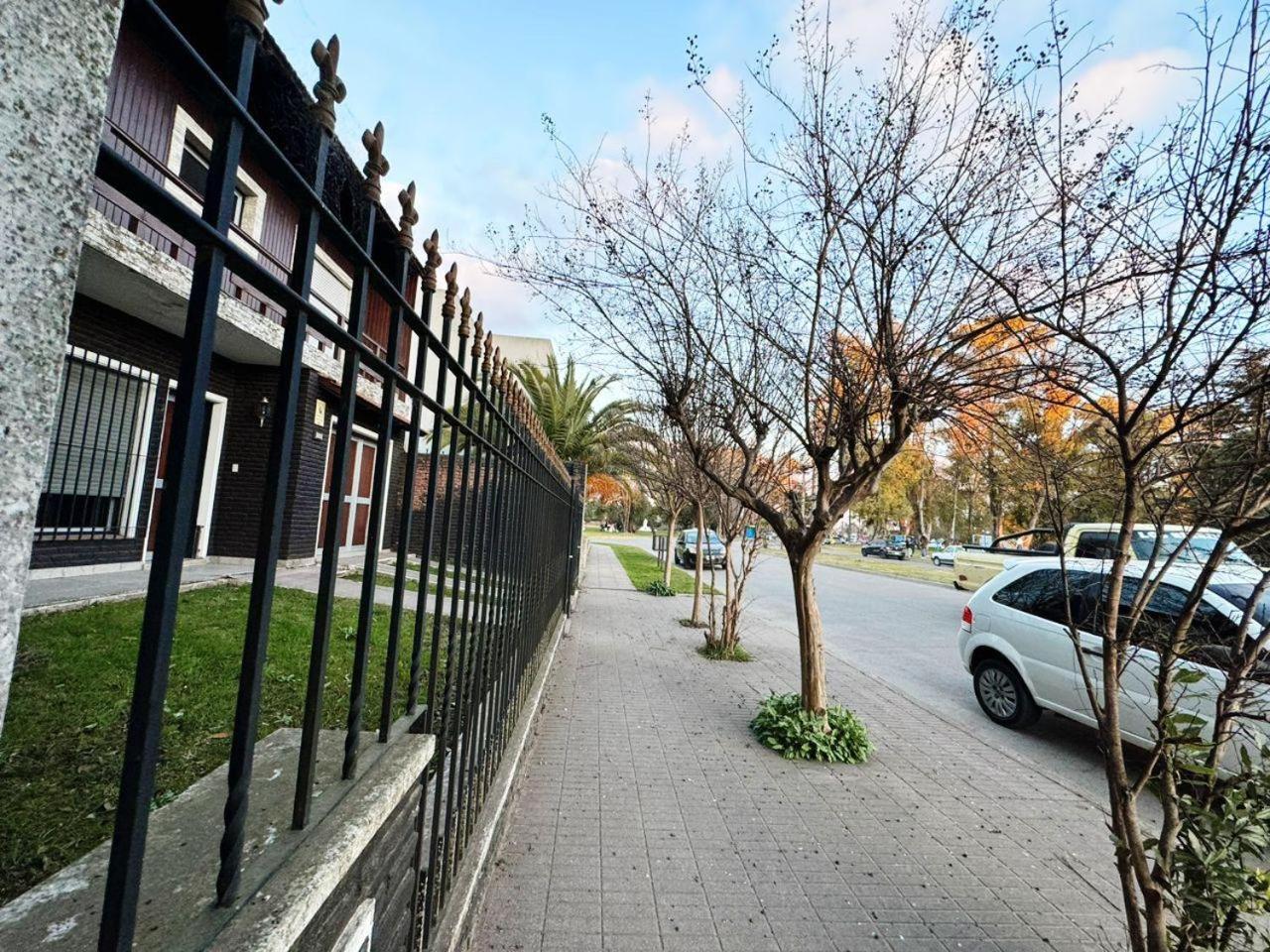 Casa Zona Residencial , pileta, garage doble y quincho con parrilla