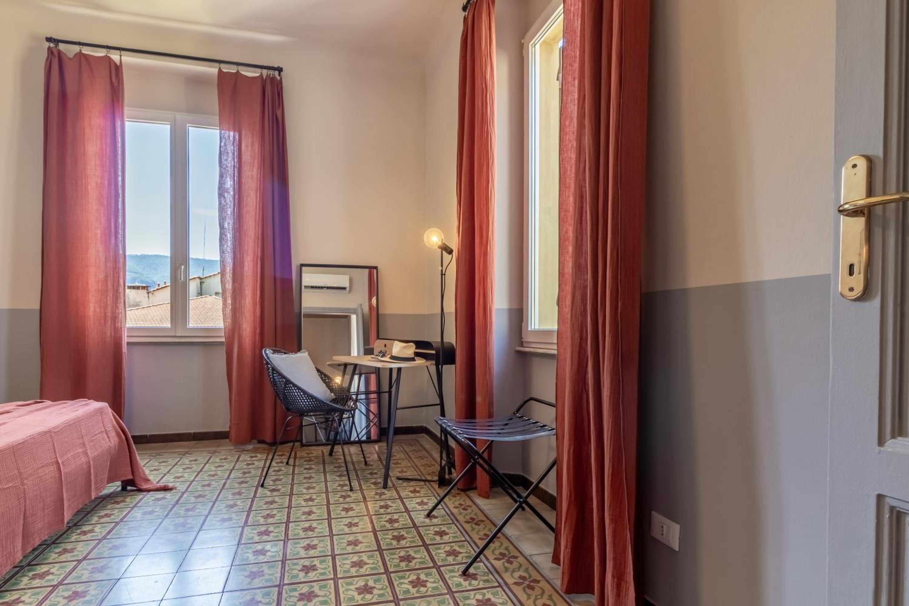 hotel room