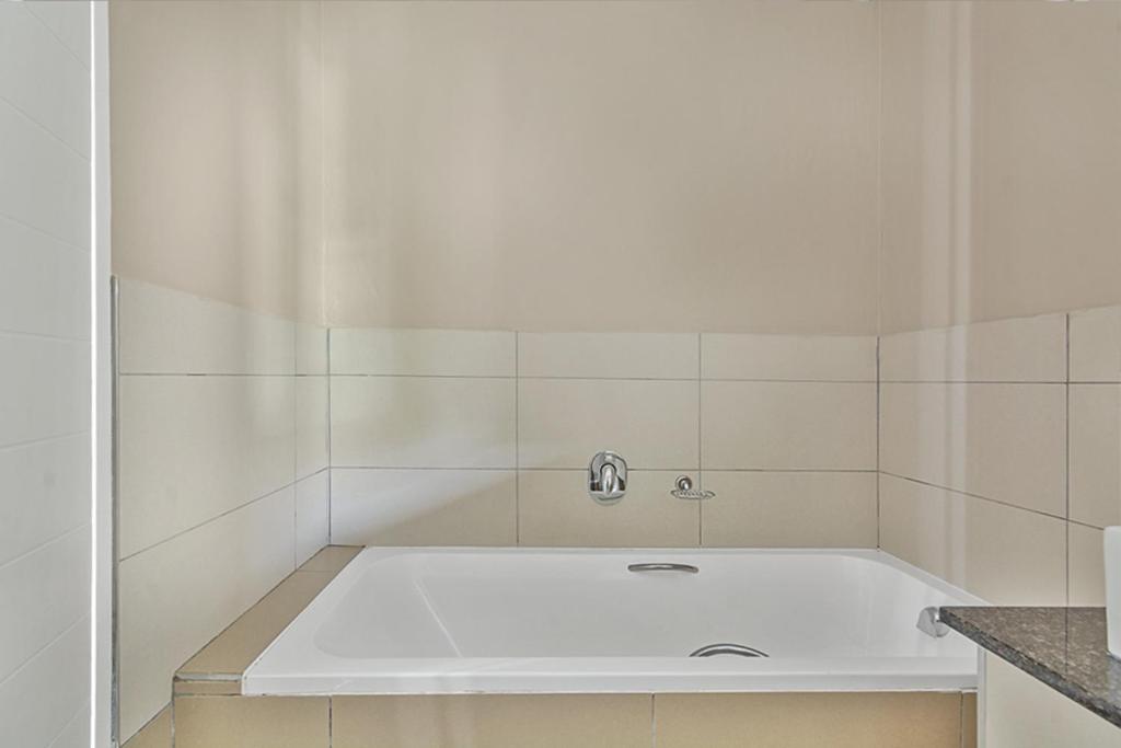 1 Bed in Chartwell view 3