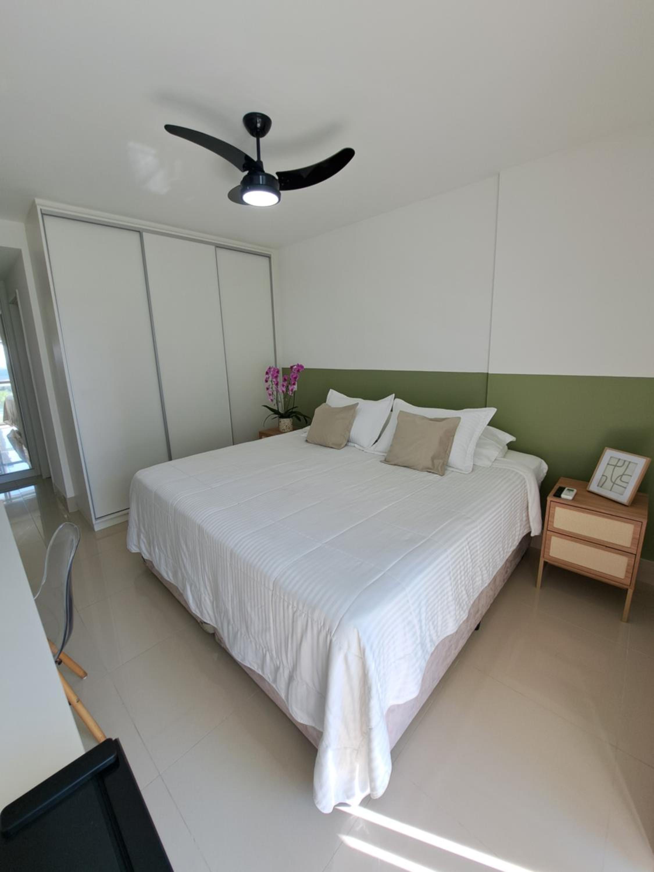 Suíte com varanda e piscina na Barra da Tijuca - RJ