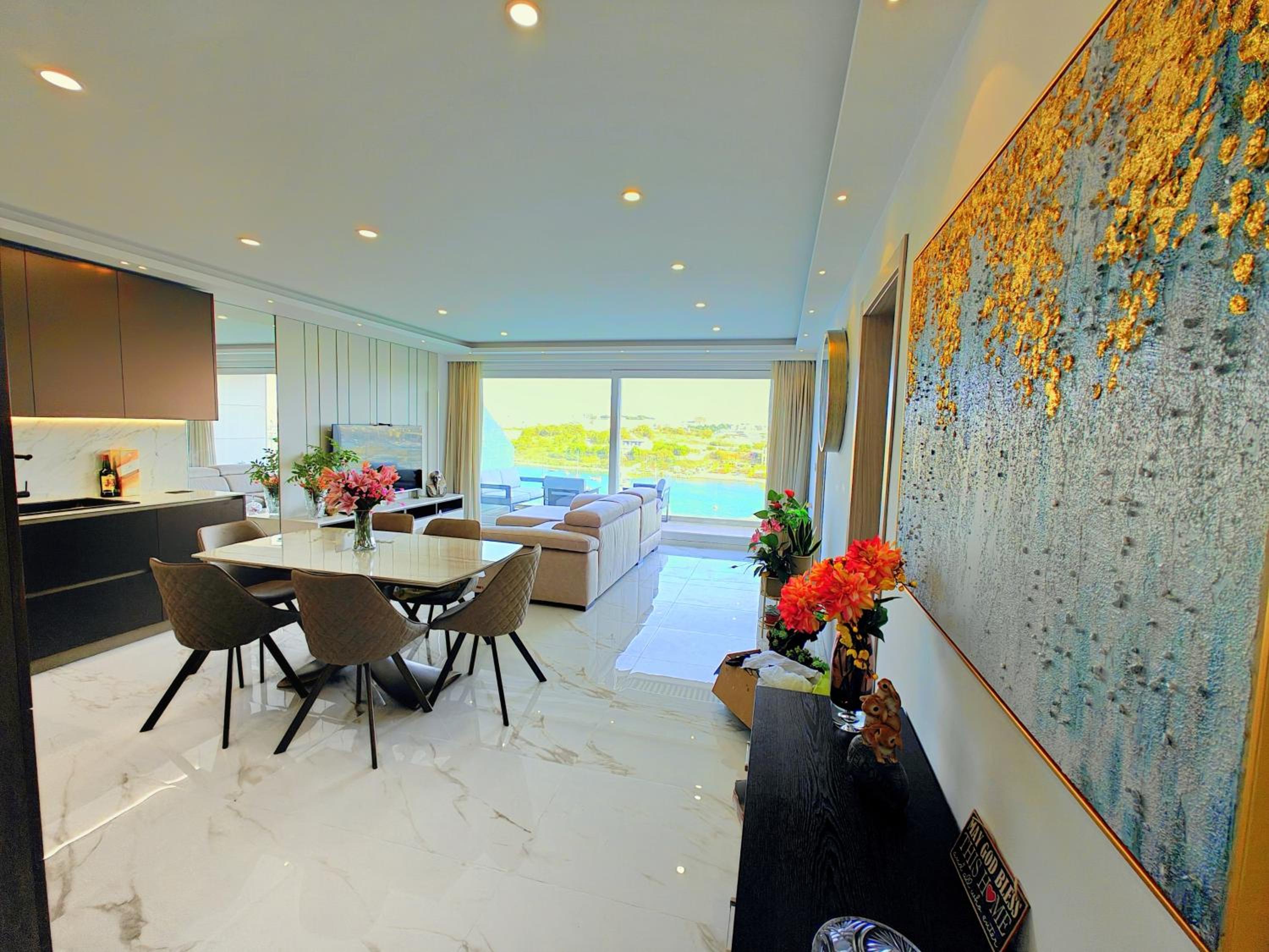 Luxury Living - Seafront Haven in Sliema - Malta view 3