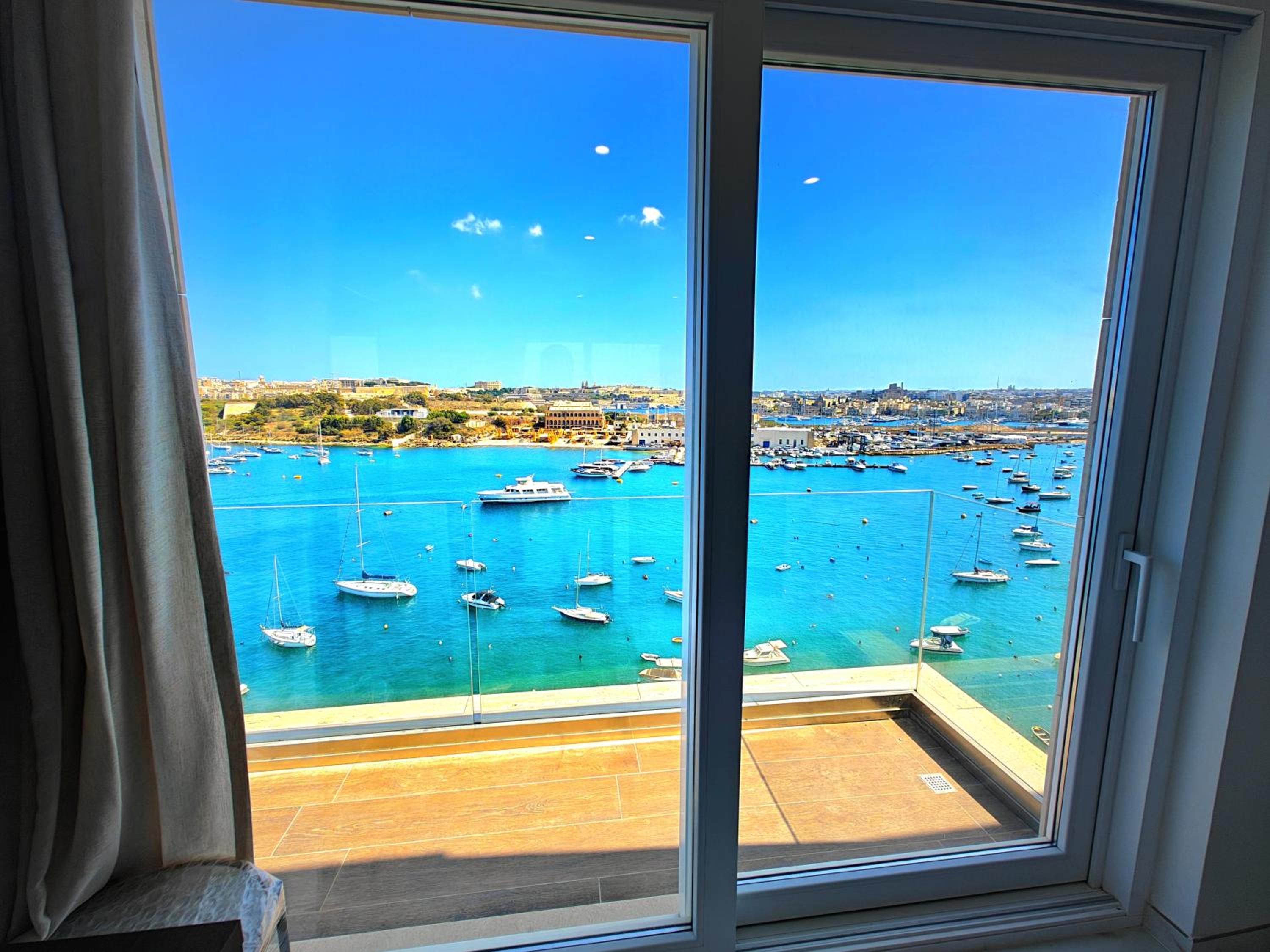 Luxury Living - Seafront Haven in Sliema - Malta view 4