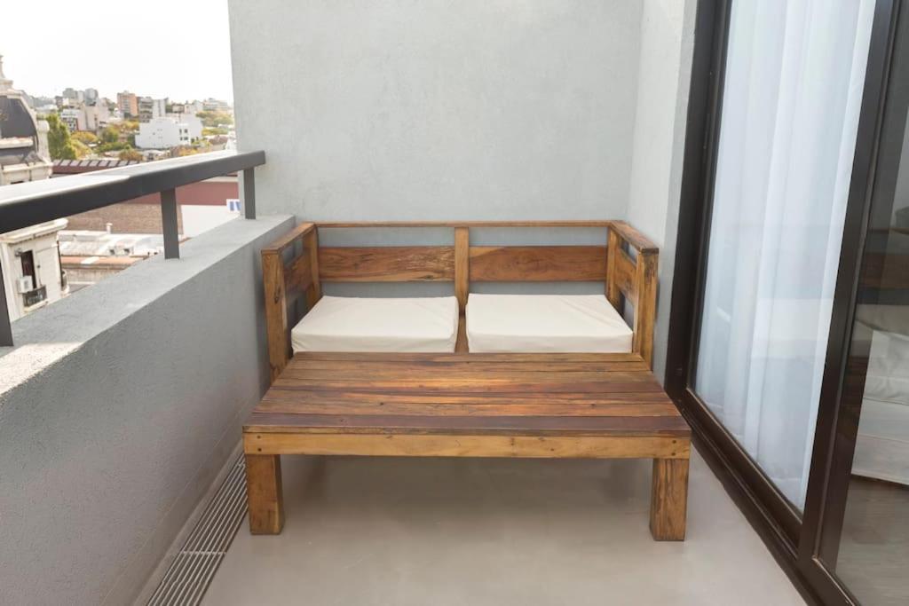 Amplio departamento con piscina y vista a la ciudad