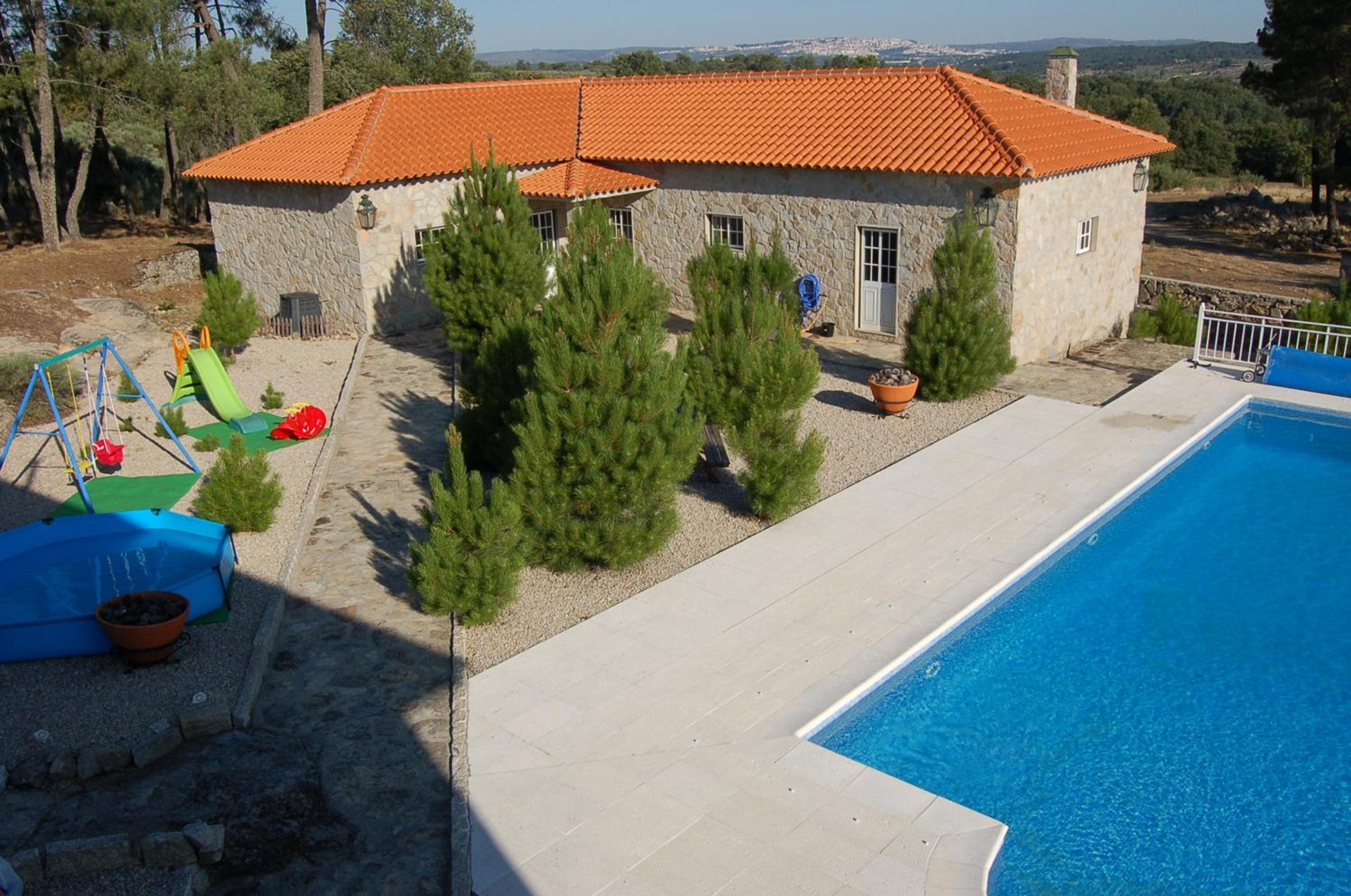 Spacious house with mountain view in Vila Fernando view 3