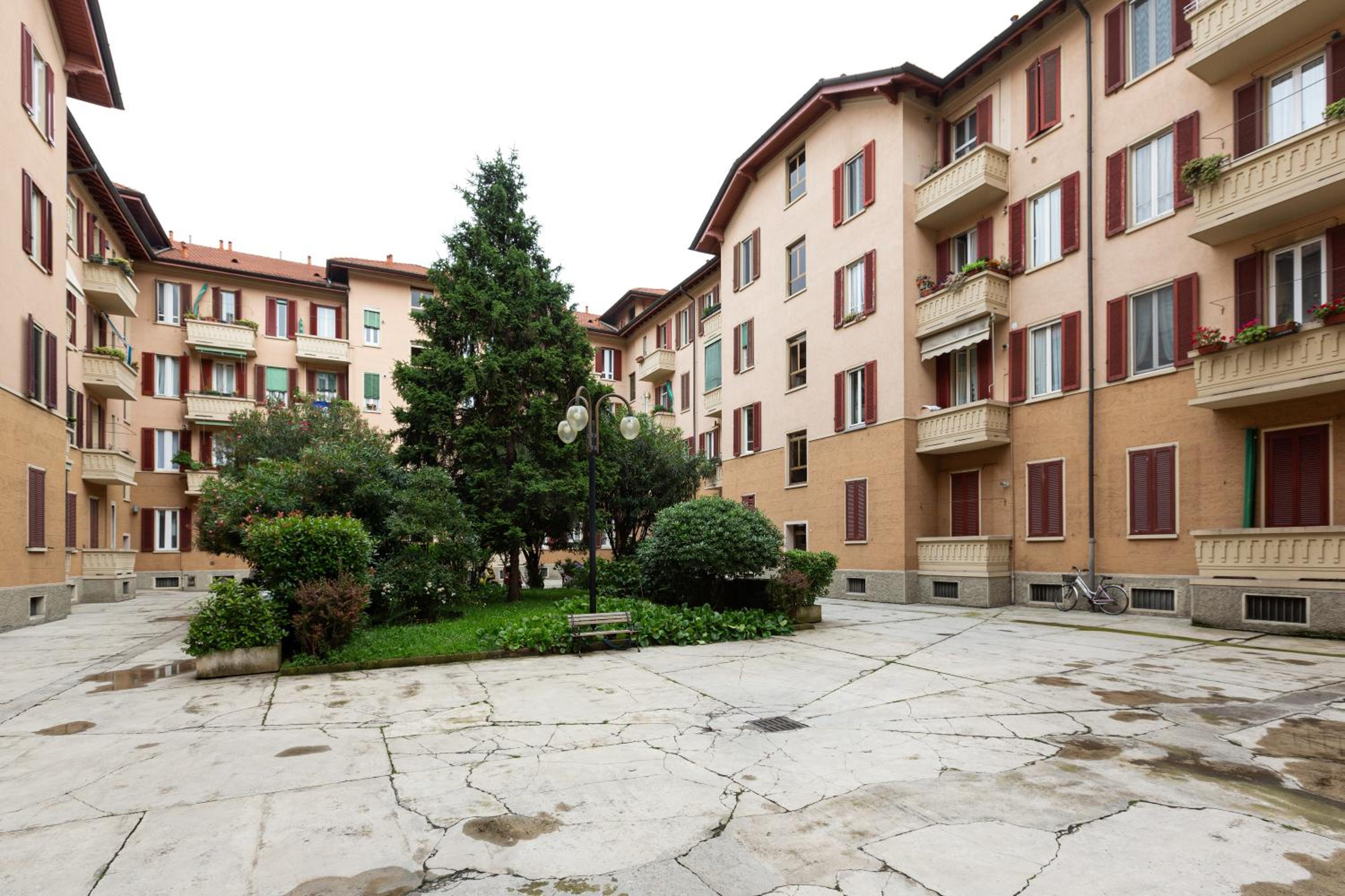 M4 Argonne Balcony Apartment