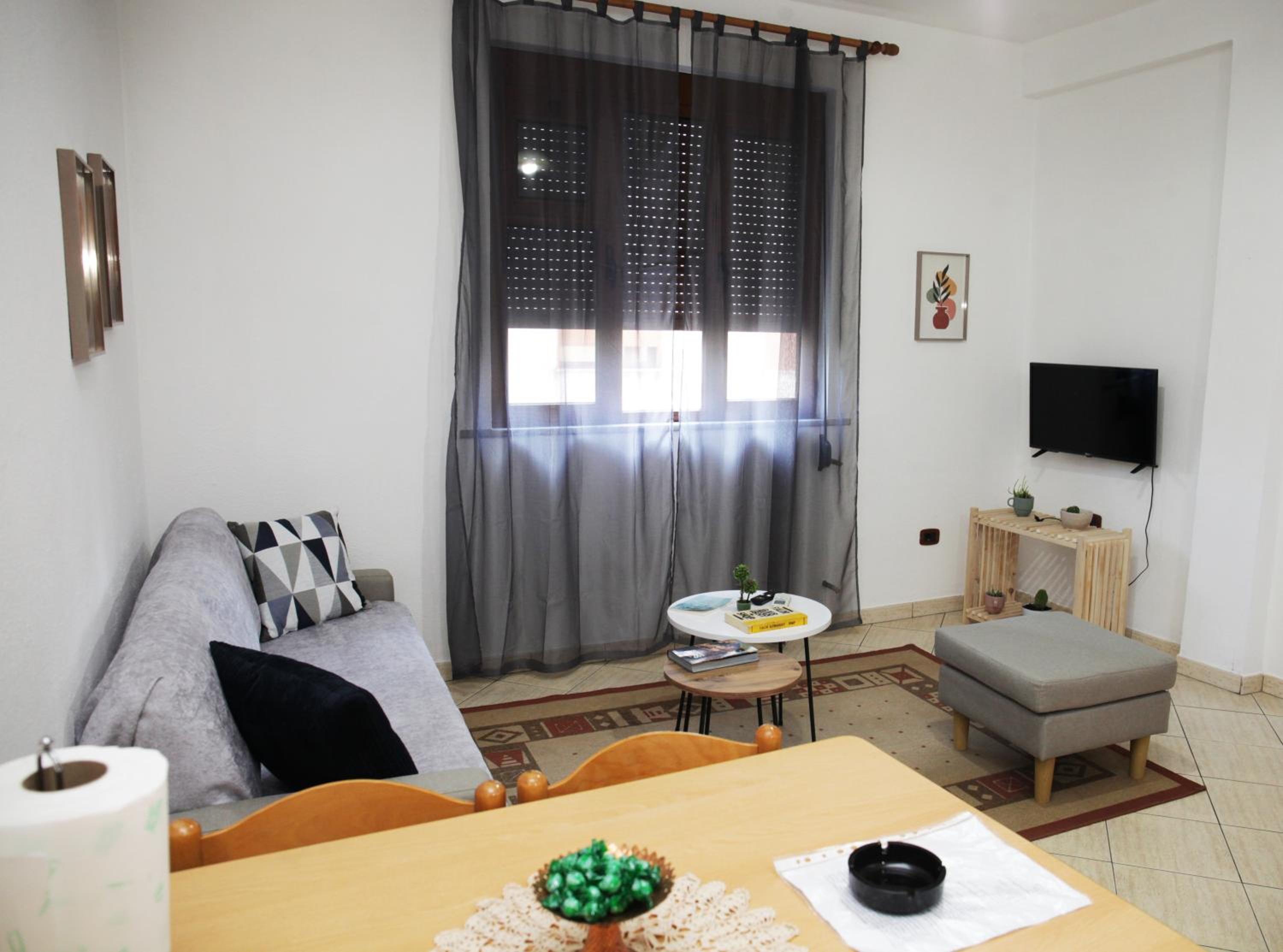 Sunny 2 BR Near City Center